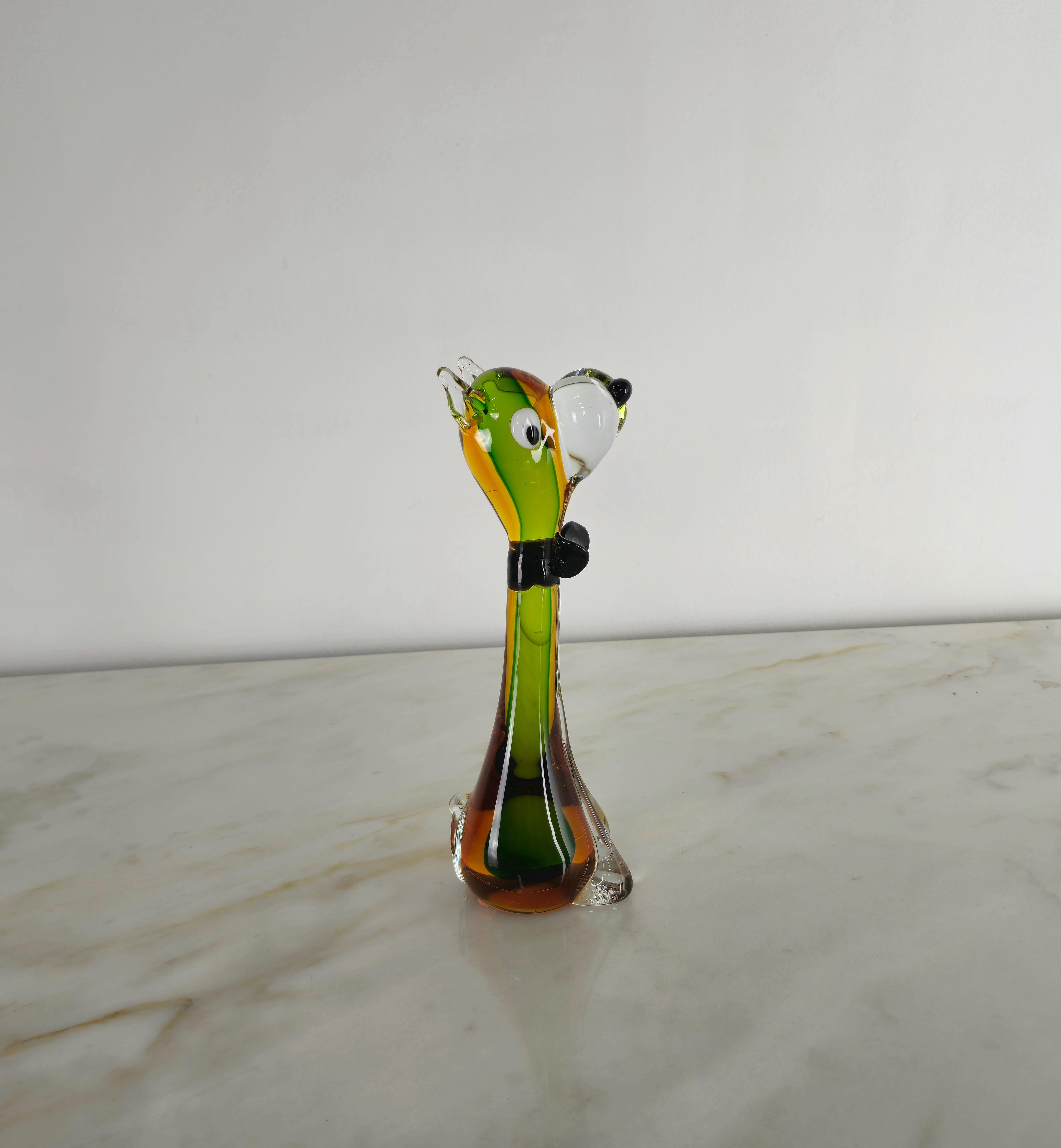 Objet décoratif/sculpture de chien en verre de Murano multicolore. Fabriqué en Italie dans les années 60.



Note : Nous essayons d'offrir à nos clients un excellent service, même pour les envois dans le monde entier, en collaborant avec l'un des