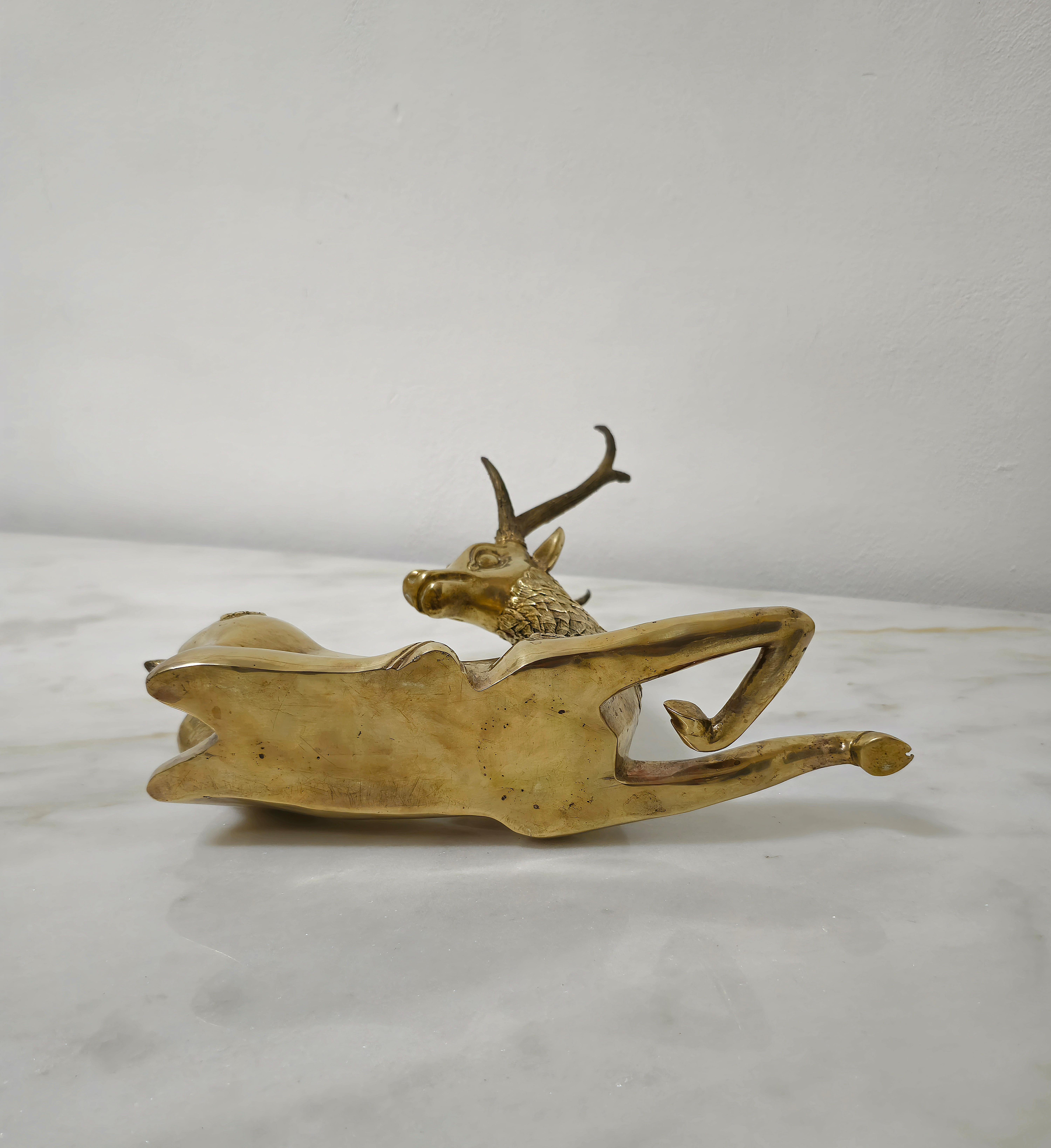 Objets décoratifs animaliers Sculptures de cerfs laiton Hollywood Regency des années 1960, lot de 2 en vente 4