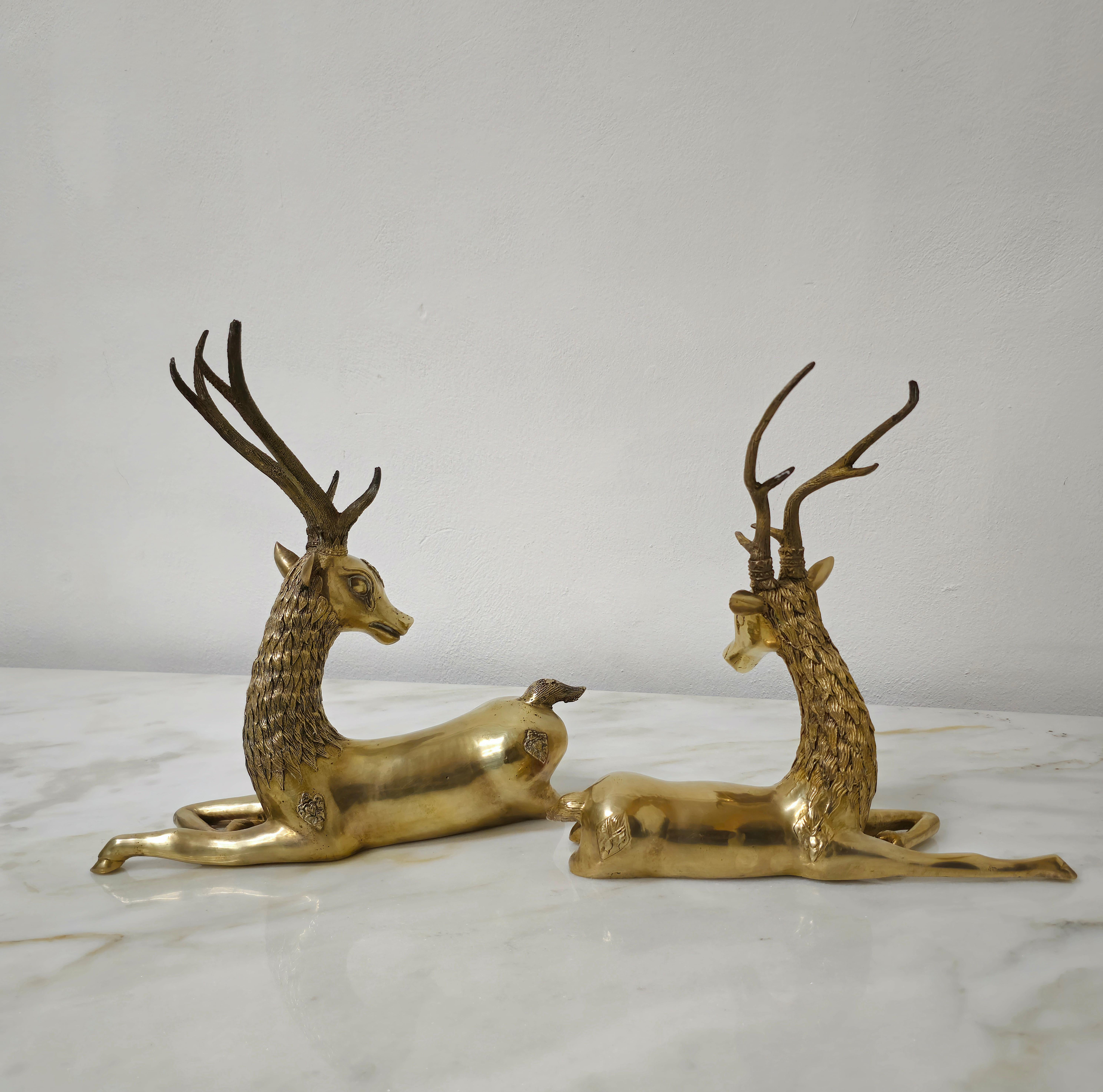 Objets décoratifs animaliers Sculptures de cerfs laiton Hollywood Regency des années 1960, lot de 2 en vente 2