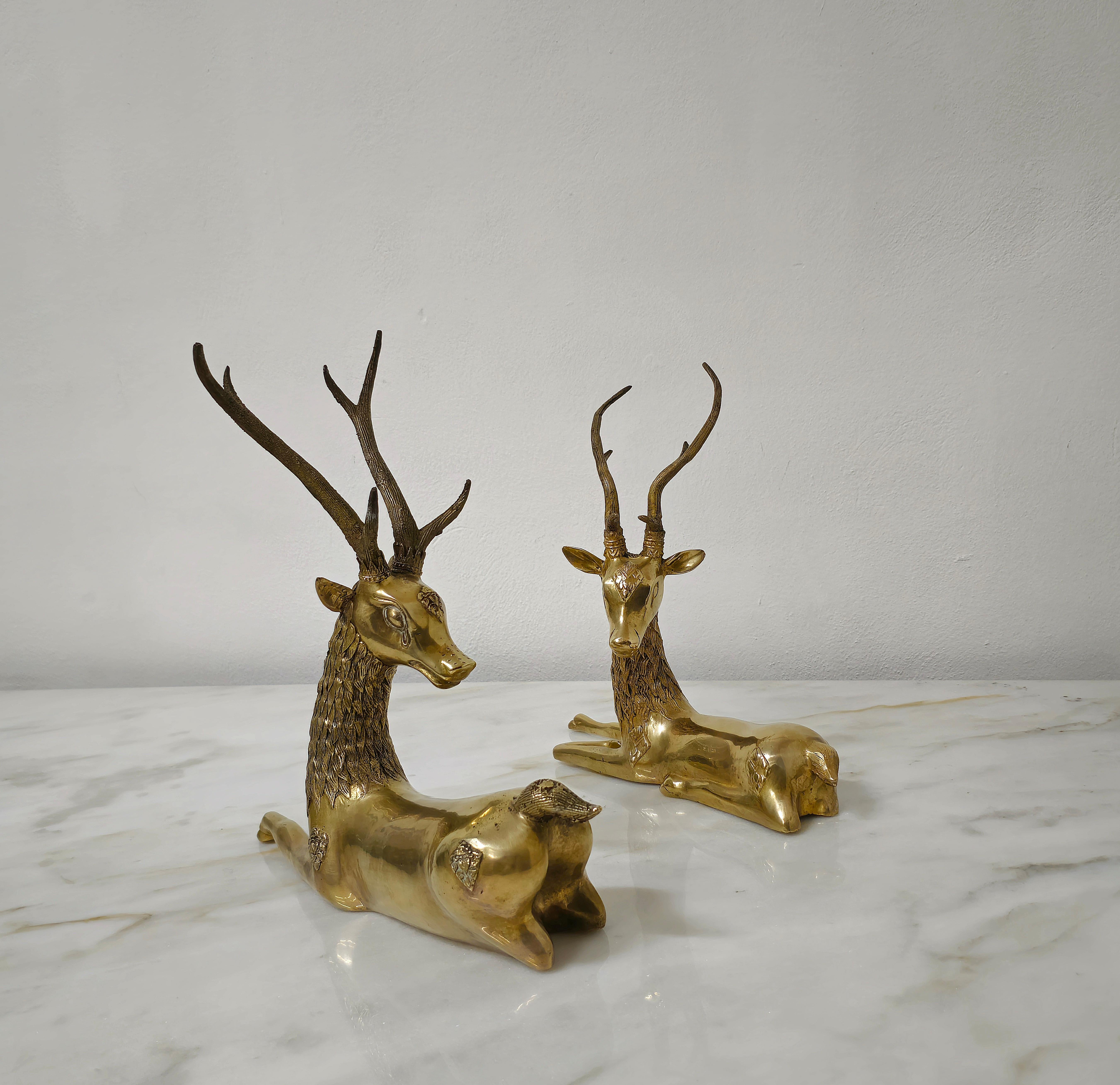 Objets décoratifs animaliers Sculptures de cerfs laiton Hollywood Regency des années 1960, lot de 2 en vente 3