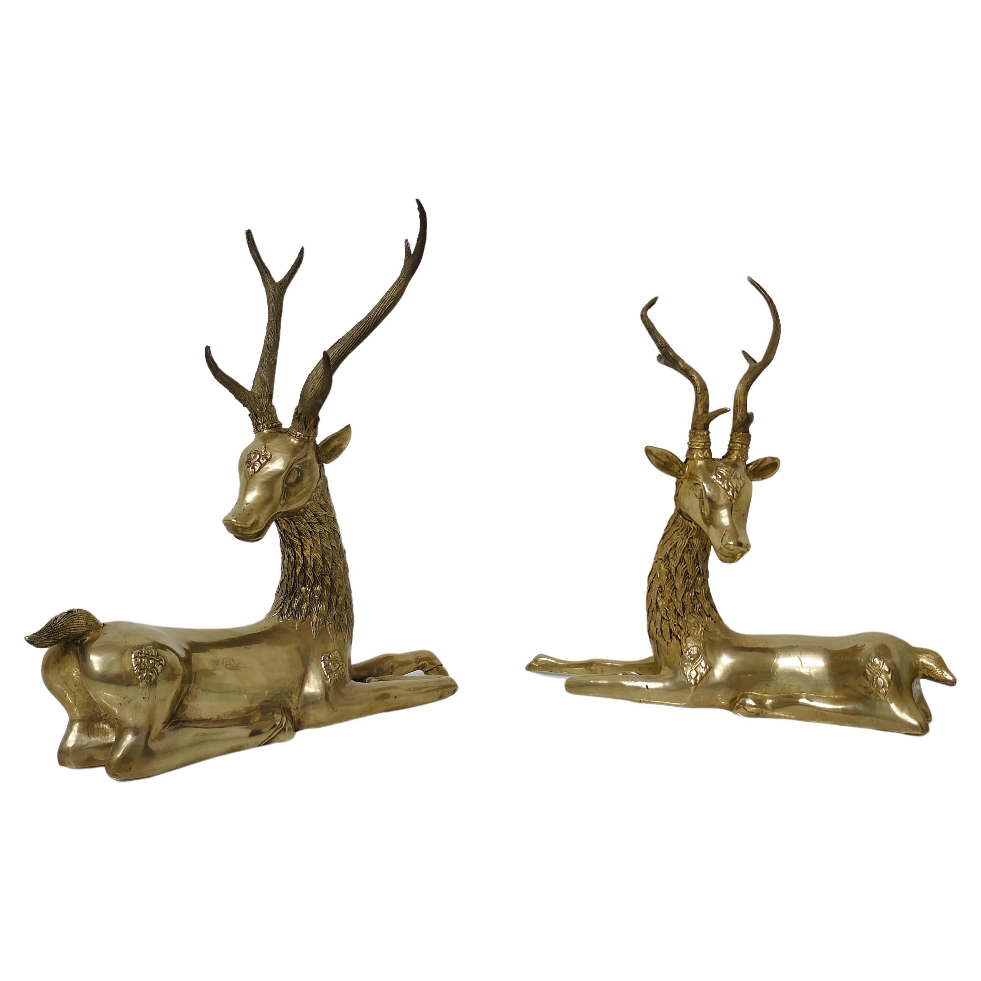 Objets décoratifs animaliers Sculptures de cerfs laiton Hollywood Regency des années 1960, lot de 2 en vente