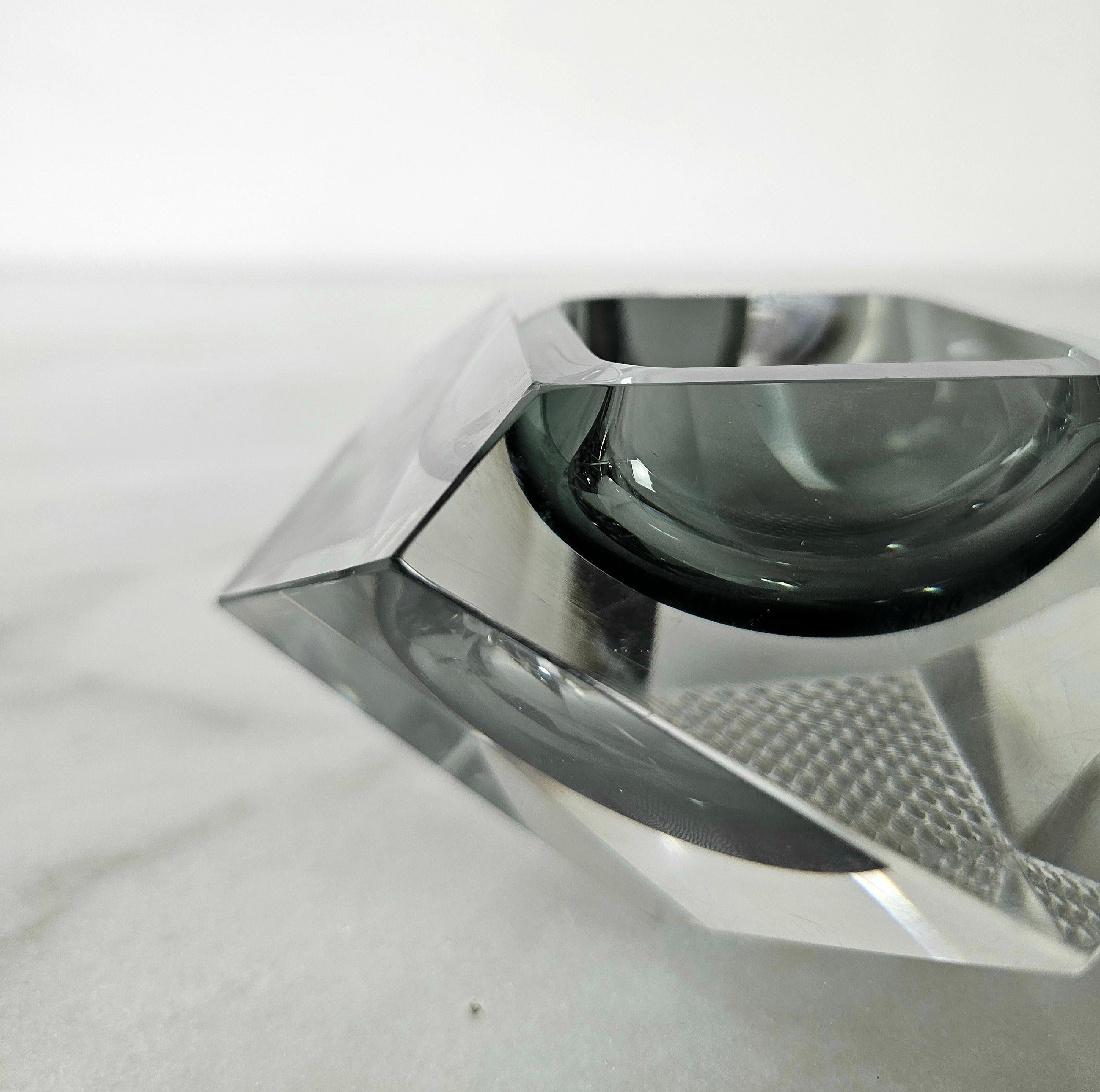 Mid-Century Modern Decorative Object Bowl Vide-Poche Flavio Poli Murano Glass Midcentury Italy 1960 For Sale