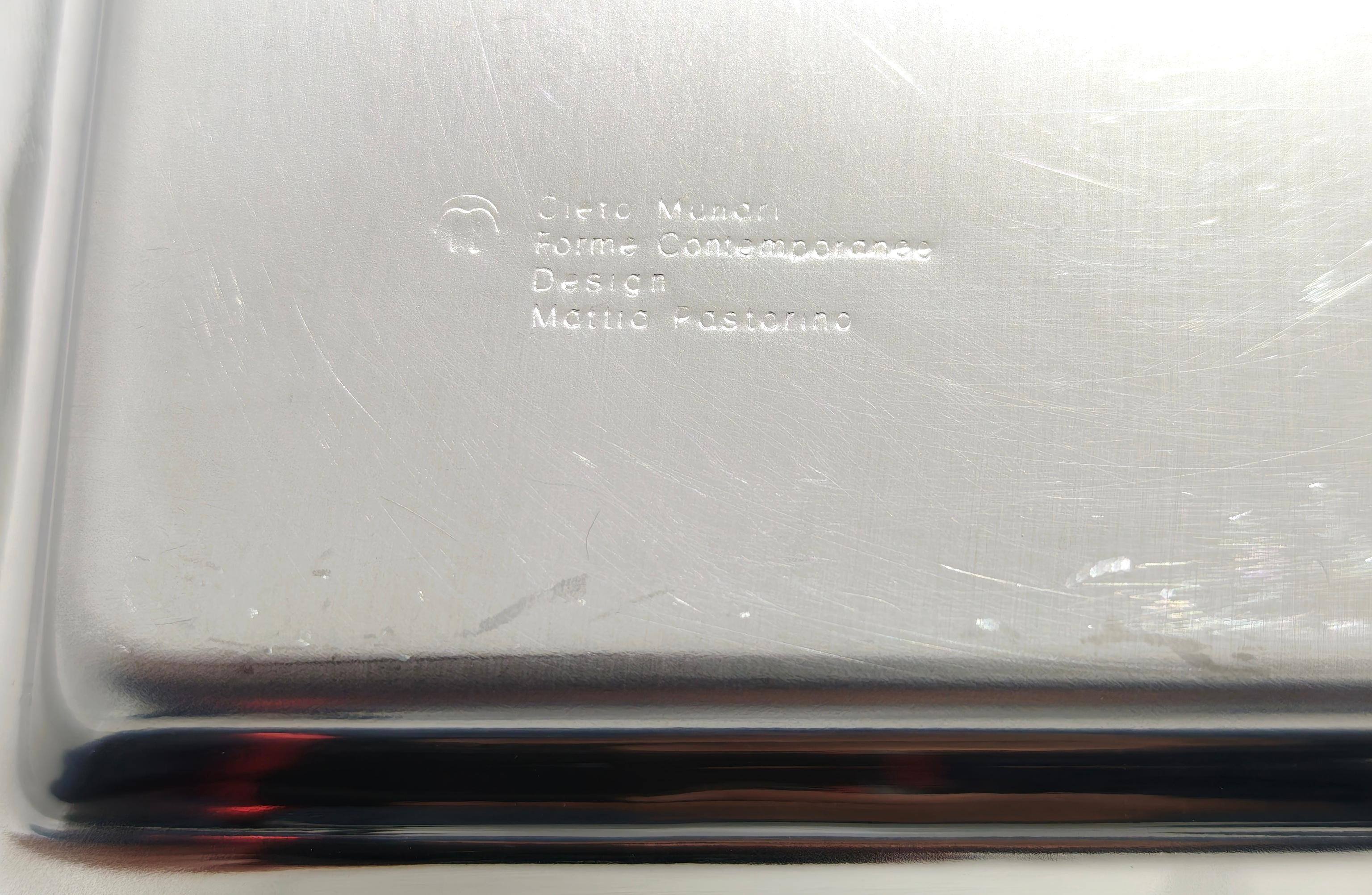 Oggetto decorativo in acciaio. Mattia Pastorino produzione Cleto Munari. Cleto Munari è un designer conosciuto in tutto il mondo per le sue opere e per la sua matita brillante che si muove con eleganza. Cleto Munari è colui che, in questo campo