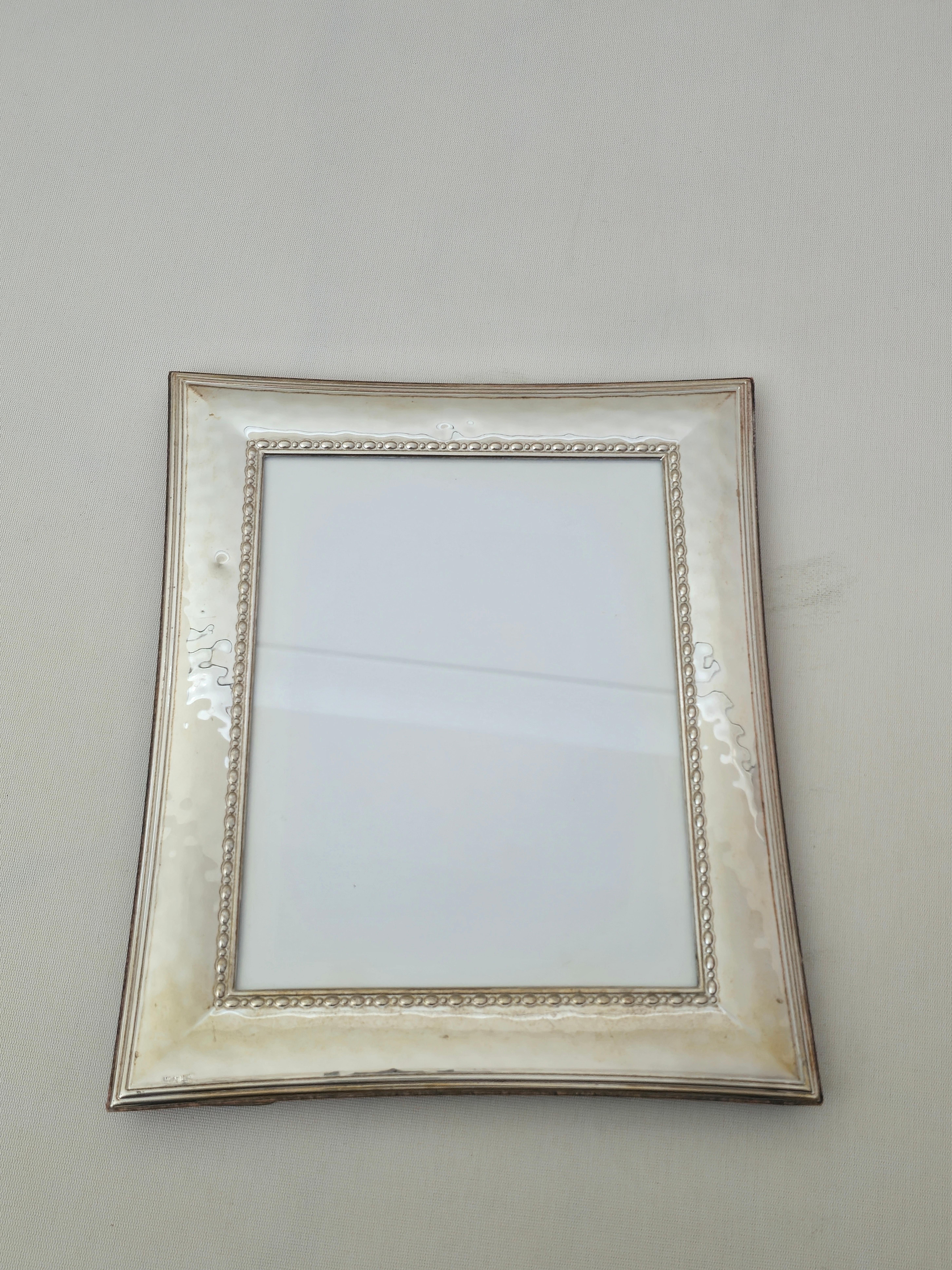 Large photo frame made with wooden support and hammered silver leaf with stamp. The peculiarity is that all four sides are curved inside, which gives that extra touch of elegance. Valenti and co. Italy of the 90s.


Note: We try to offer our
