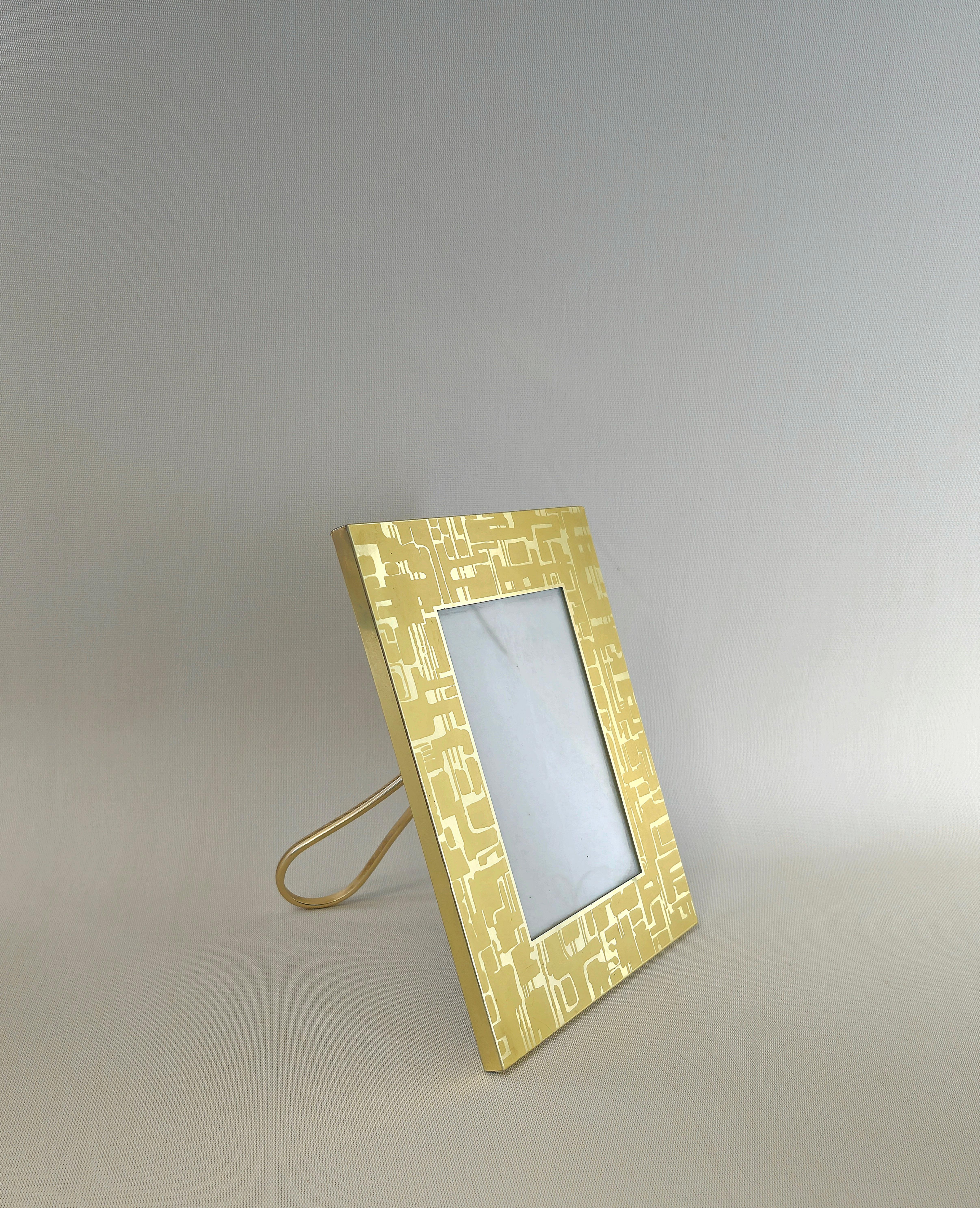 Photo frame made with golden brass support and frame. Made in Italy in the 70s.


Note: We try to offer our customers an excellent service even in shipments all over the world, collaborating with one of the best shipping partners, DHL, with very
