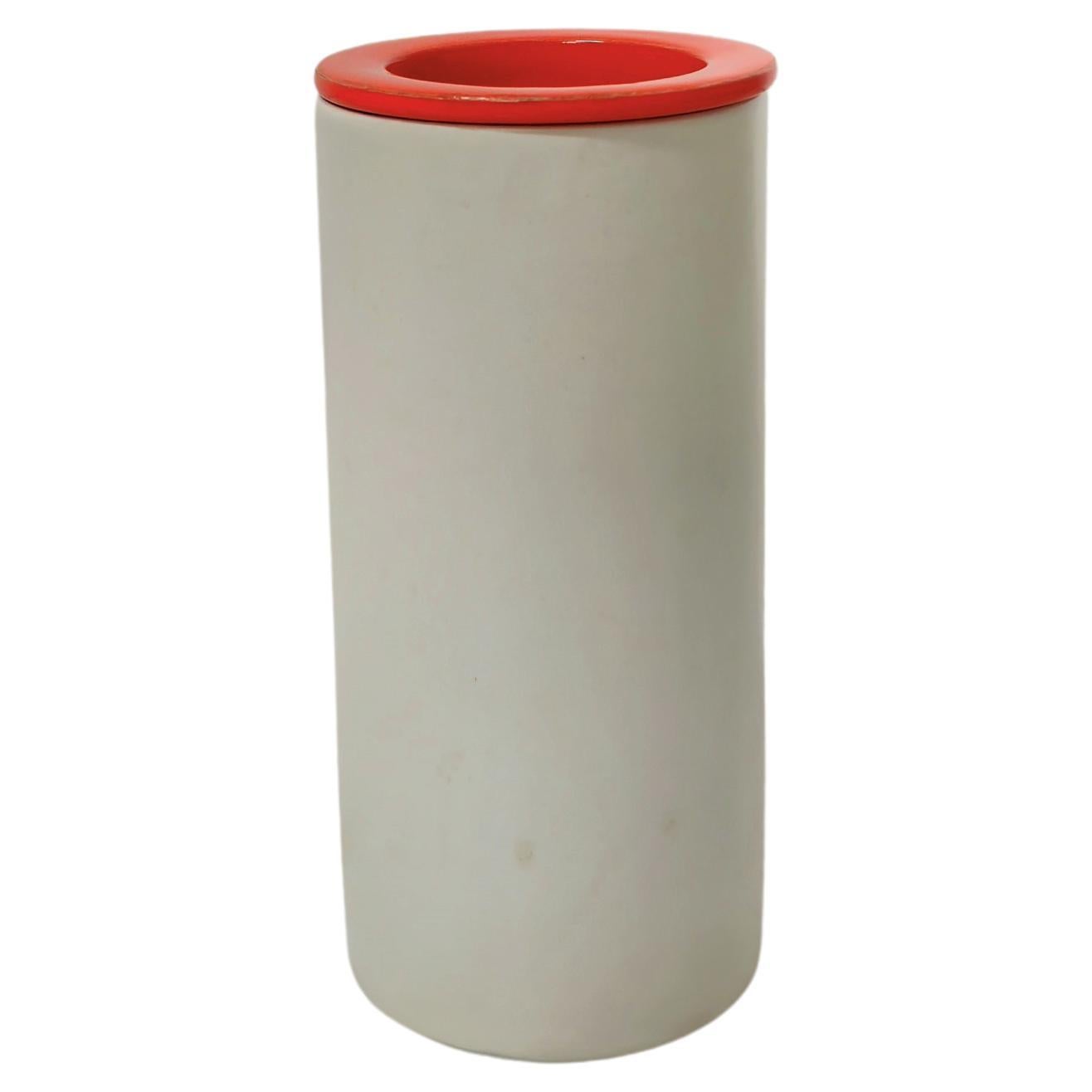 Vase et porte-fleurs blanc cassé de Sicart en céramique cylindrique émaillée orange. Ils peuvent également être utilisés comme objets de décoration. Produit dans les années 70. Veuillez regarder attentivement la vidéo et les photos, merci.

Mesures