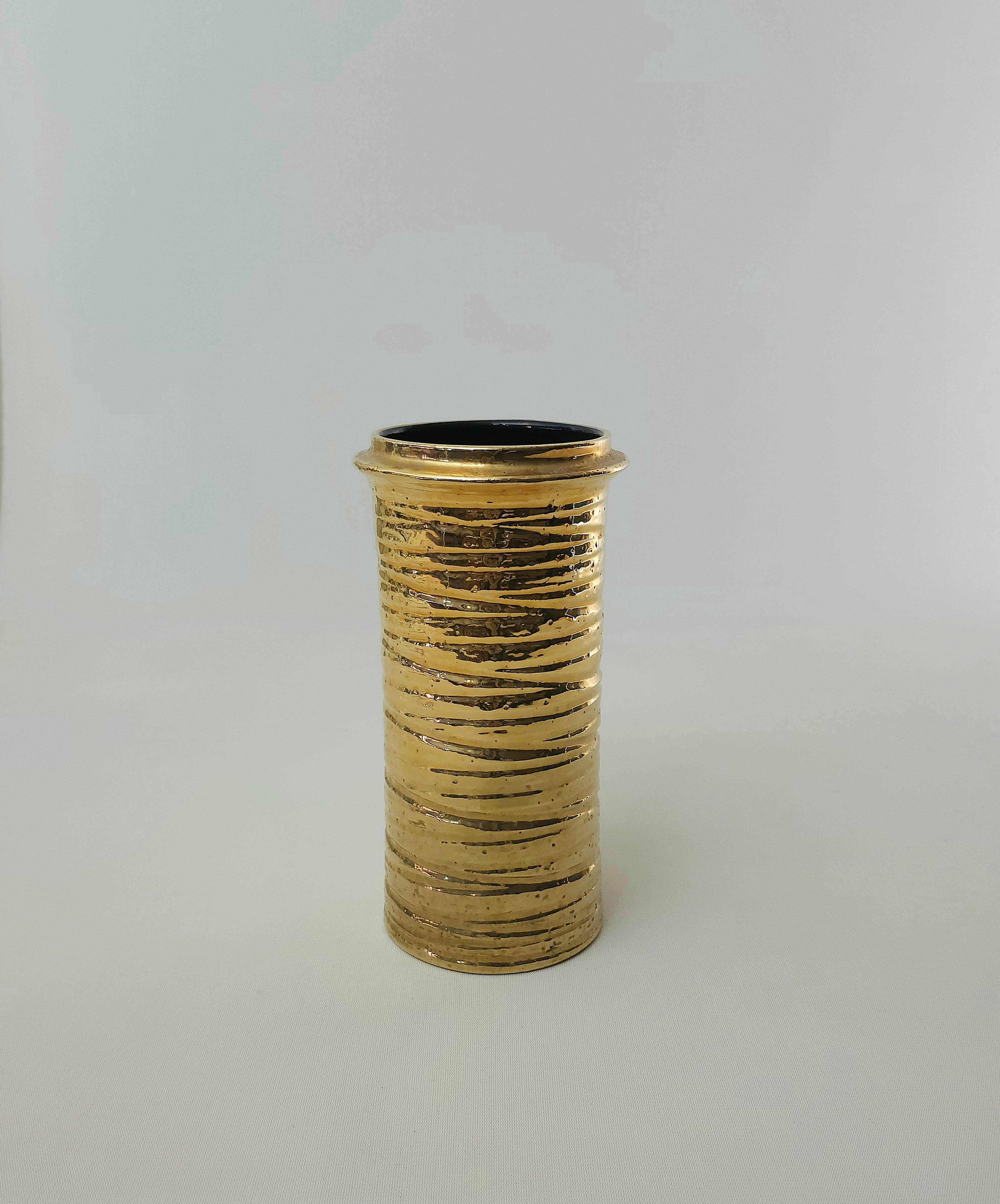 Rare set of a circular vide-poche and a cylindrical vase made of golden glazed ceramic with a particular dotted and striated workmanship. Gabrielle Crespi/Tommaso Barbi style, 60s Italy. (we recommend these two pieces)



Note: We try to offer our