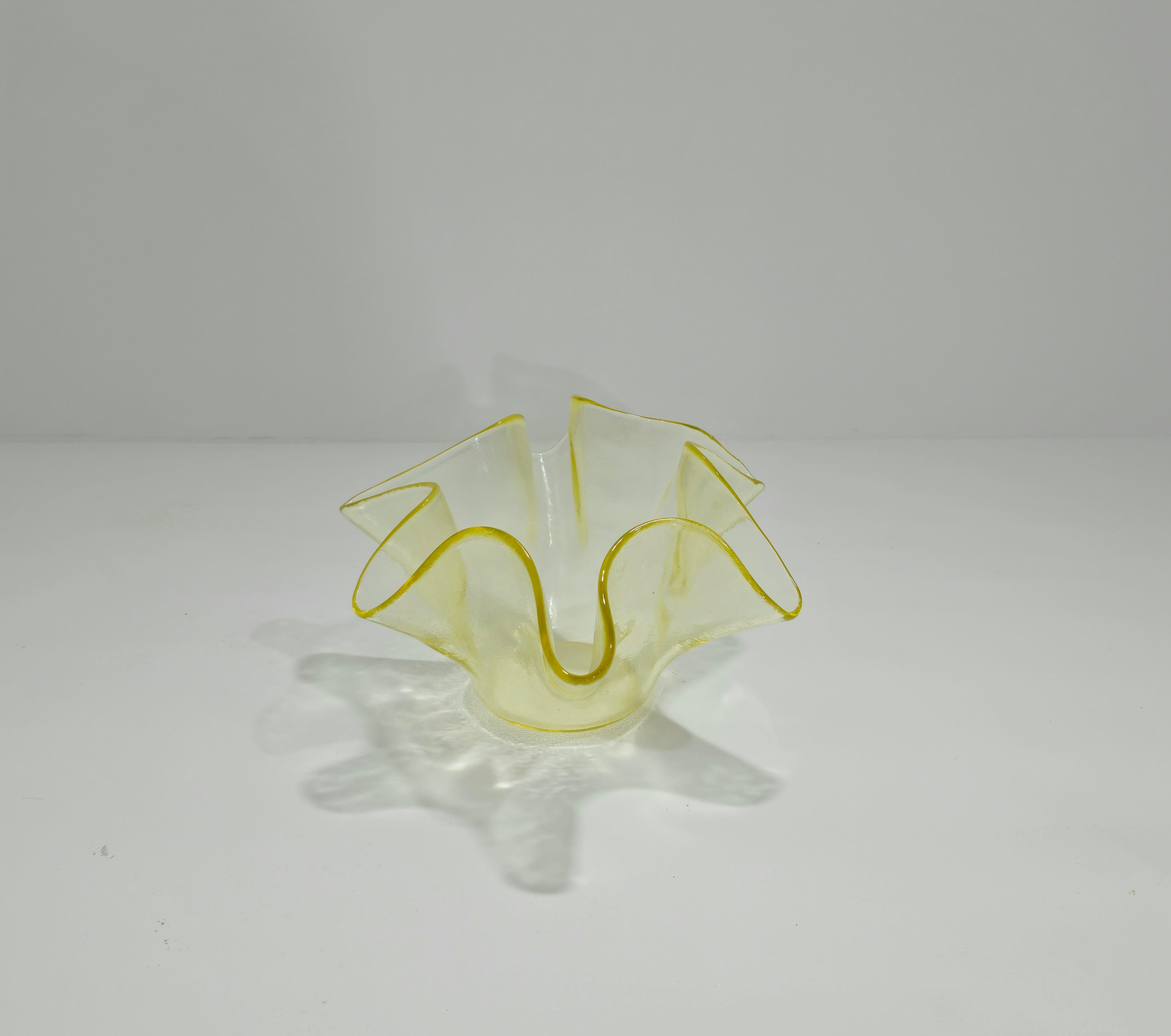 Dekoratives Objekt Vase Gelb  Glashandtasche IVV Mid-Century Italien 70/80er Jahre IVV Italien (20. Jahrhundert) im Angebot