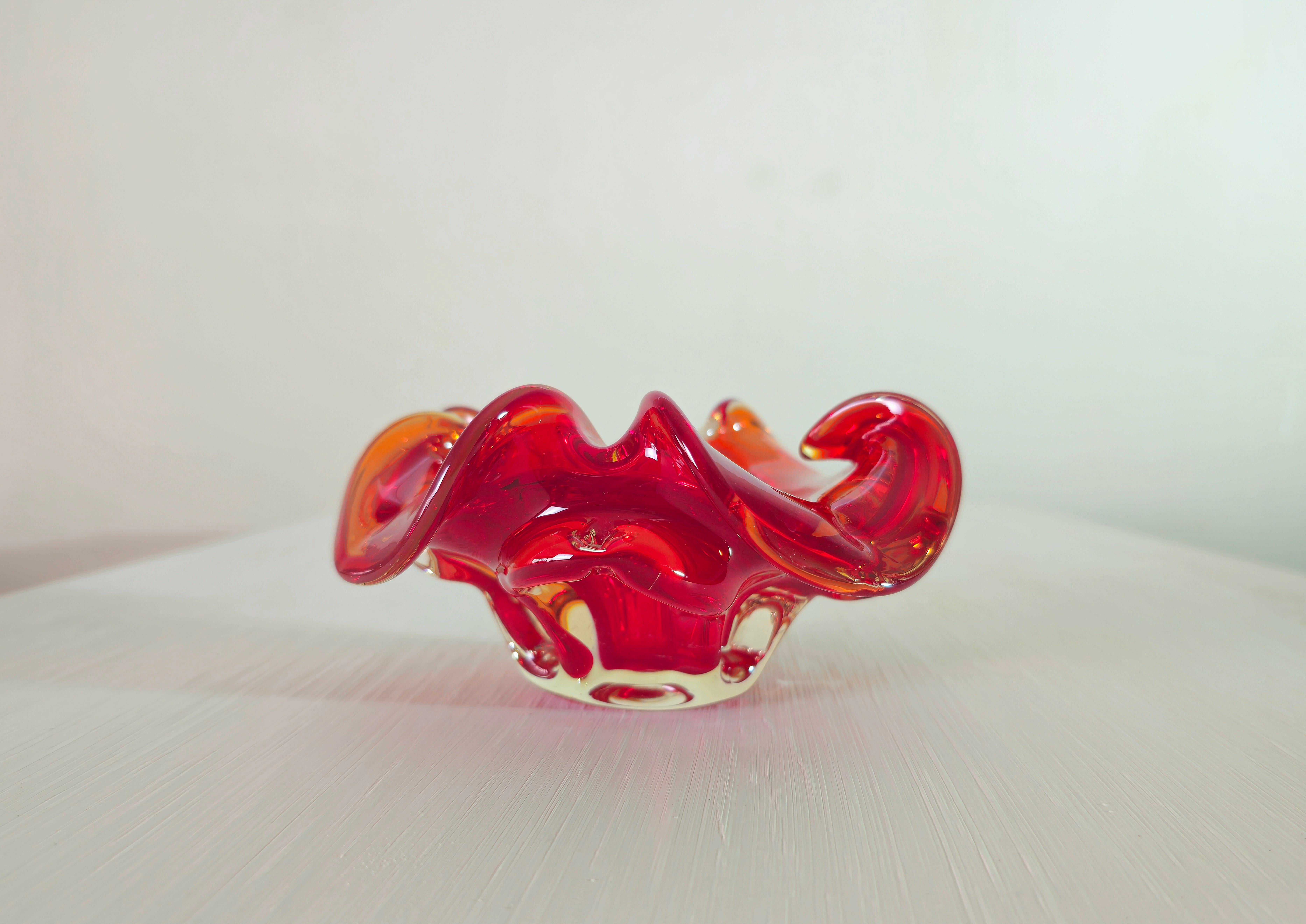 Oggetto decorativo Ciotola Vide-Poche  Vetro di Murano Rosso Midcentury Italia 1970 in vendita 4