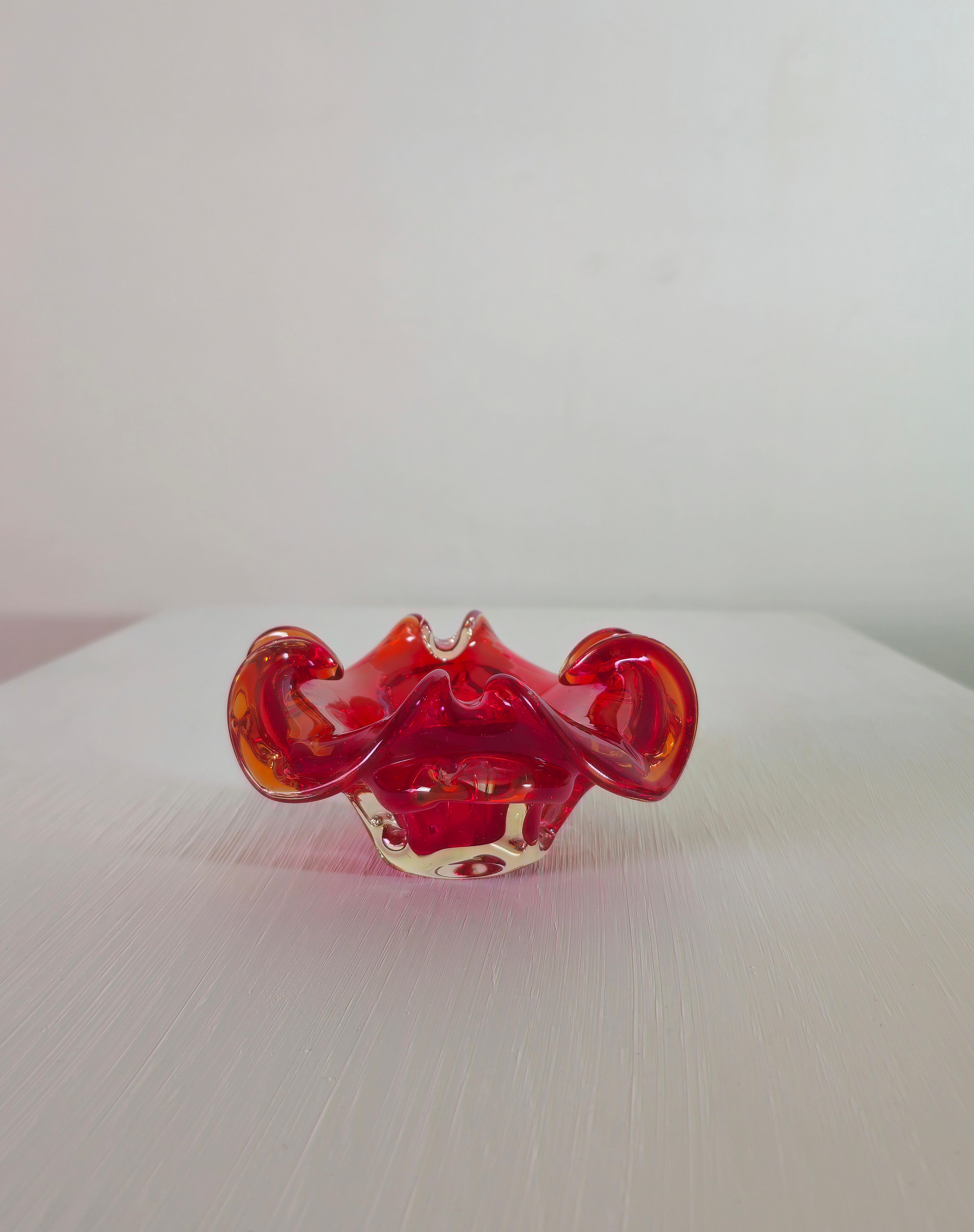 Oggetto decorativo Ciotola Vide-Poche  Vetro di Murano Rosso Midcentury Italia 1970 In condizioni buone in vendita a Palermo, IT
