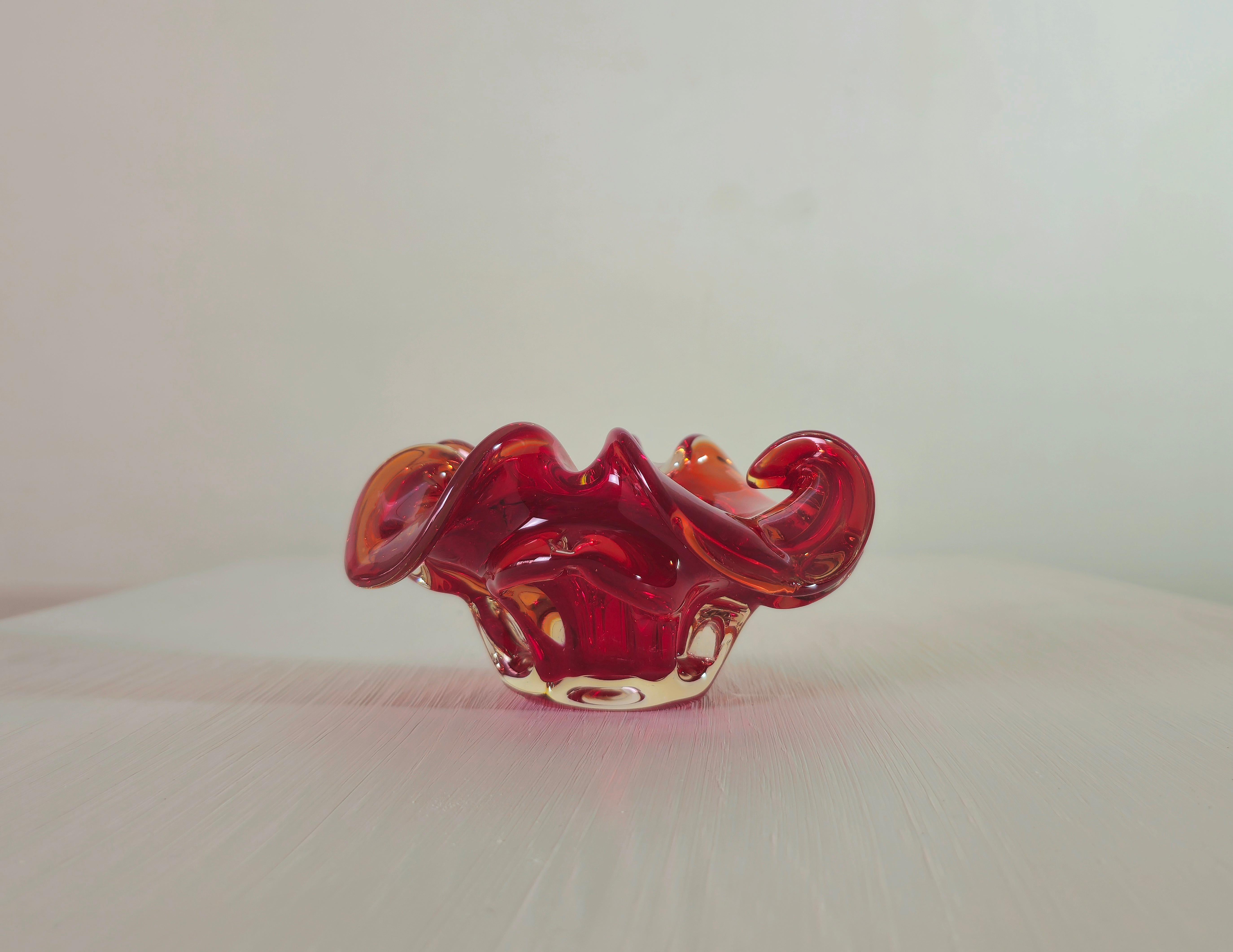 Oggetto decorativo Ciotola Vide-Poche  Vetro di Murano Rosso Midcentury Italia 1970 in vendita 3