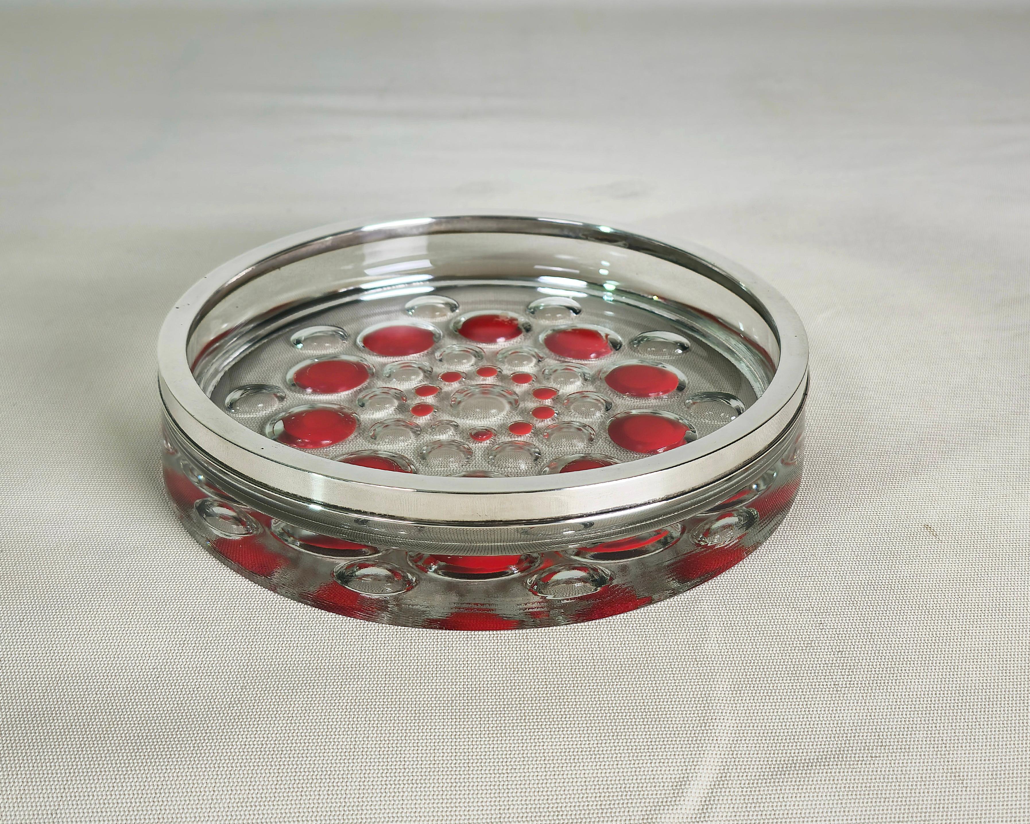 Circular vide-poche made of transparent glass with red bubble decorations and border covered in 925 silver as per the stamp. Italy of the 70s.



Note: We try to offer our customers an excellent service even in shipments all over the world,