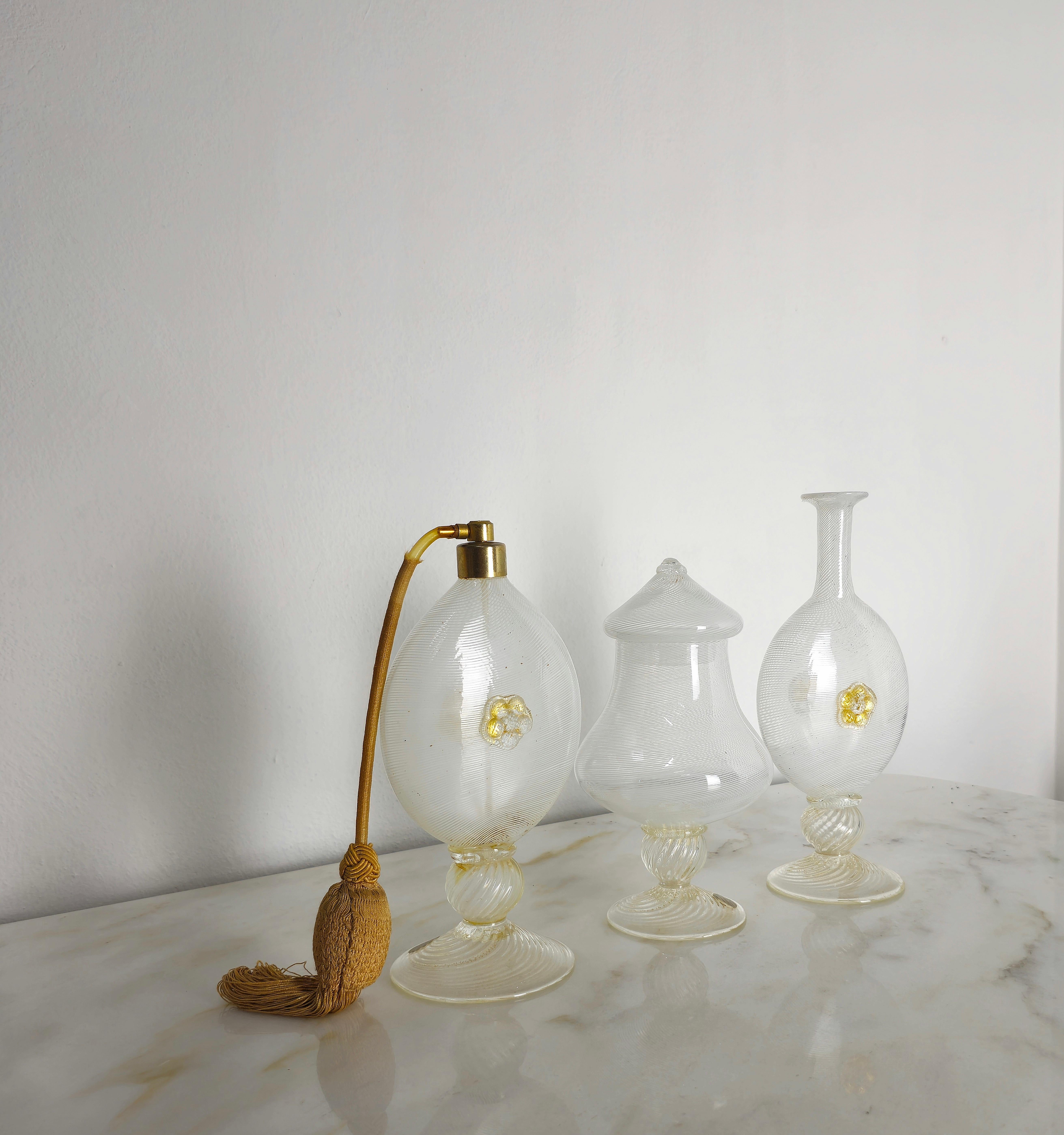 Dekorative Objekte Flaschen Toilettenartikel Set Murano Glas Barovier&Toso Midcentury 40 (Italienisch) im Angebot