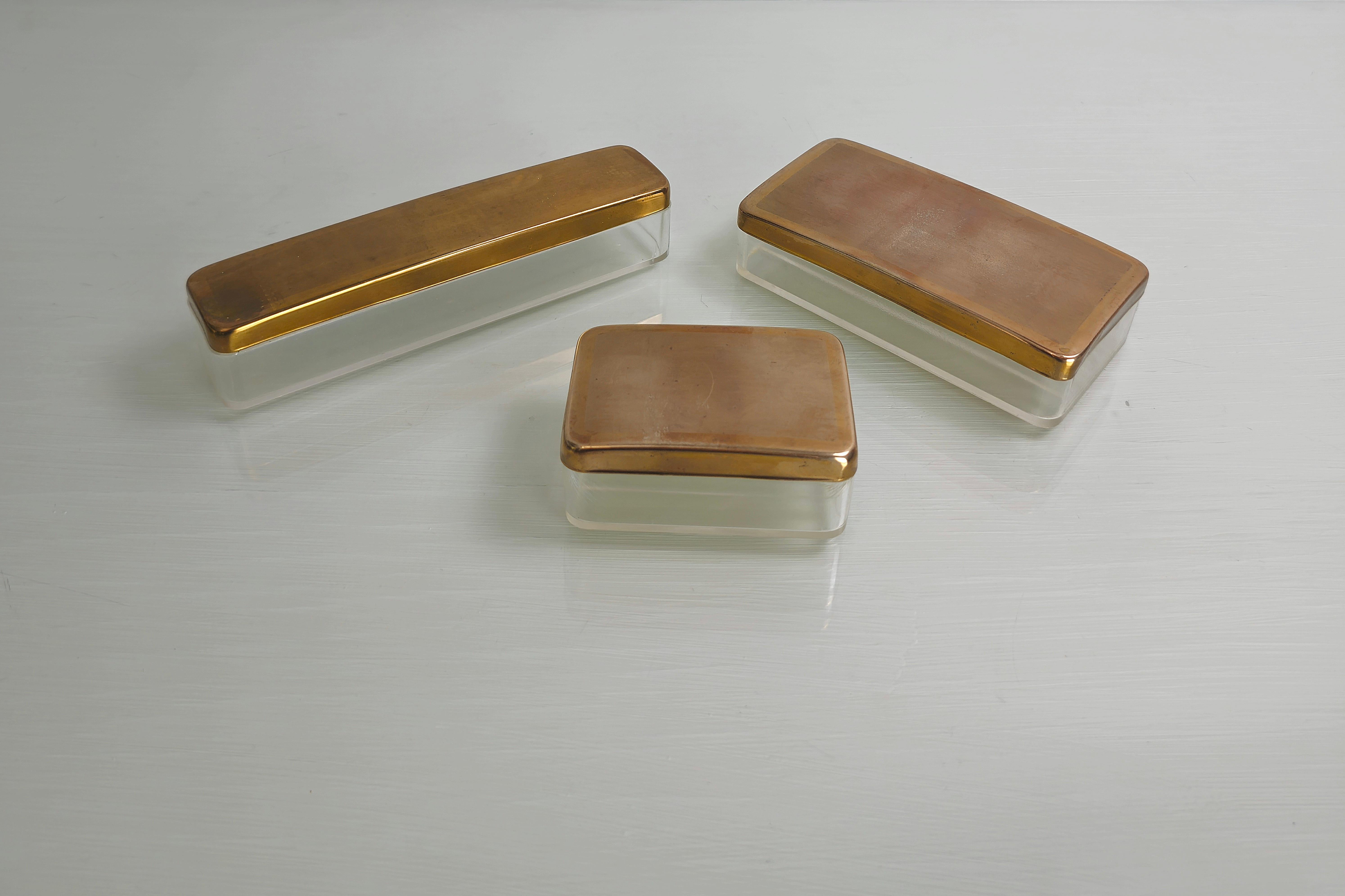 Decorative Objects Toiletry Set Brass Plastic Midcentury Italian Design 1960s In Good Condition For Sale In Palermo, IT