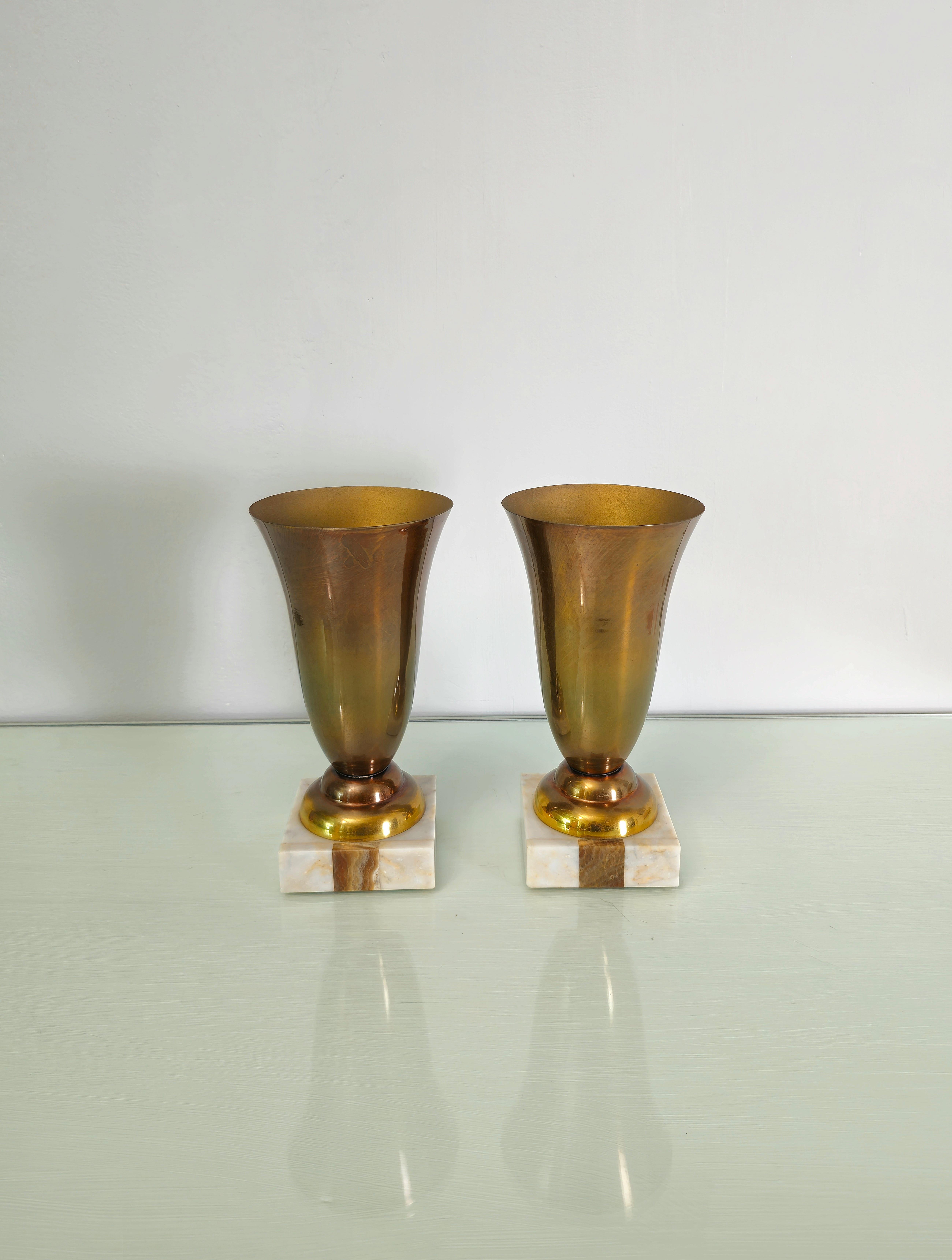 Set of 2 vases produced in Italy in the 60s.
Each individual vase was made of burnished aluminum with a square marble base.



Note: We try to offer our customers an excellent service even in shipments all over the world, collaborating with one of