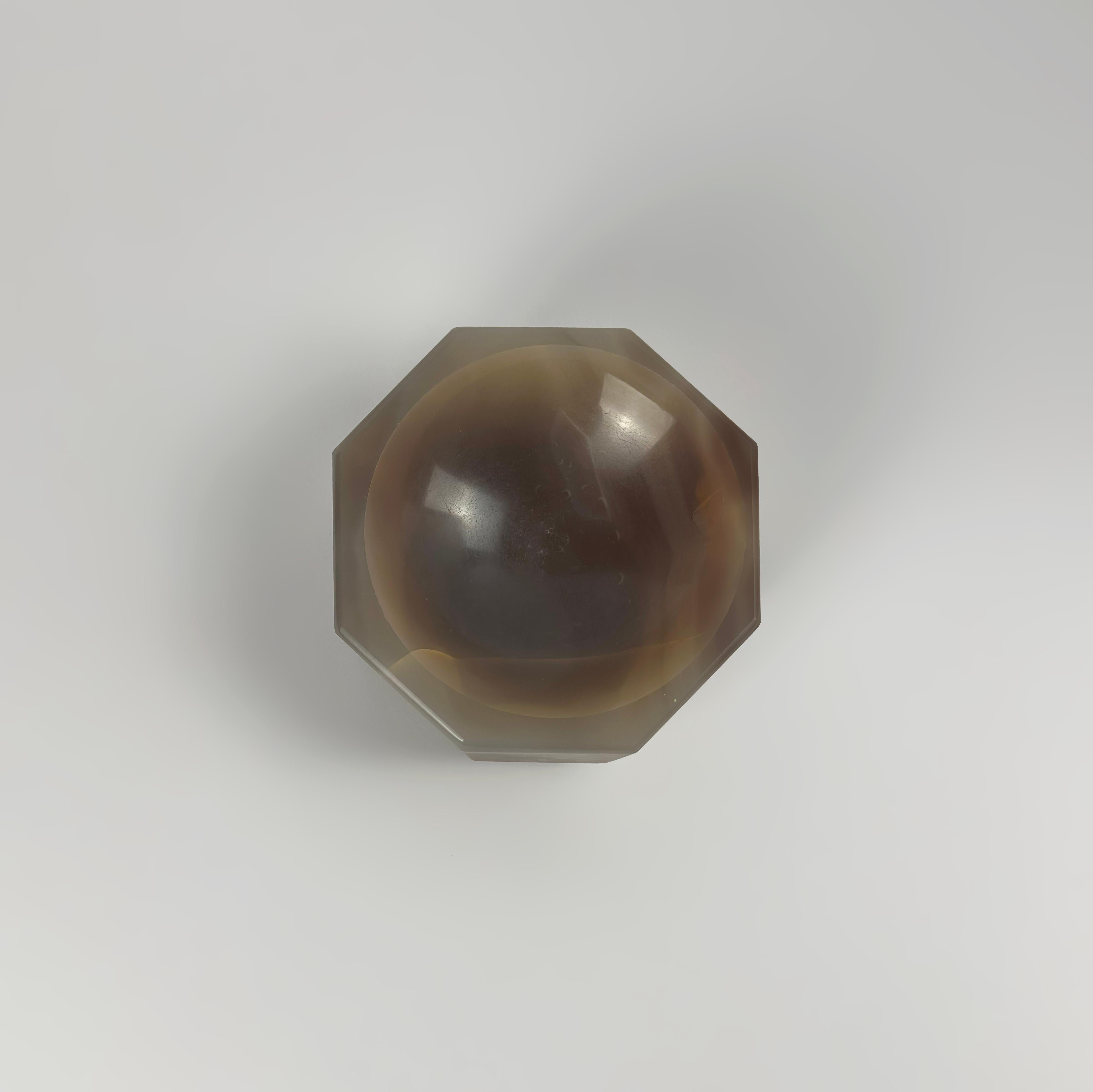 Cuenco decorativo octogonal de ágata de Botsuana en gris y marrón, años 60 Tallado a mano en venta