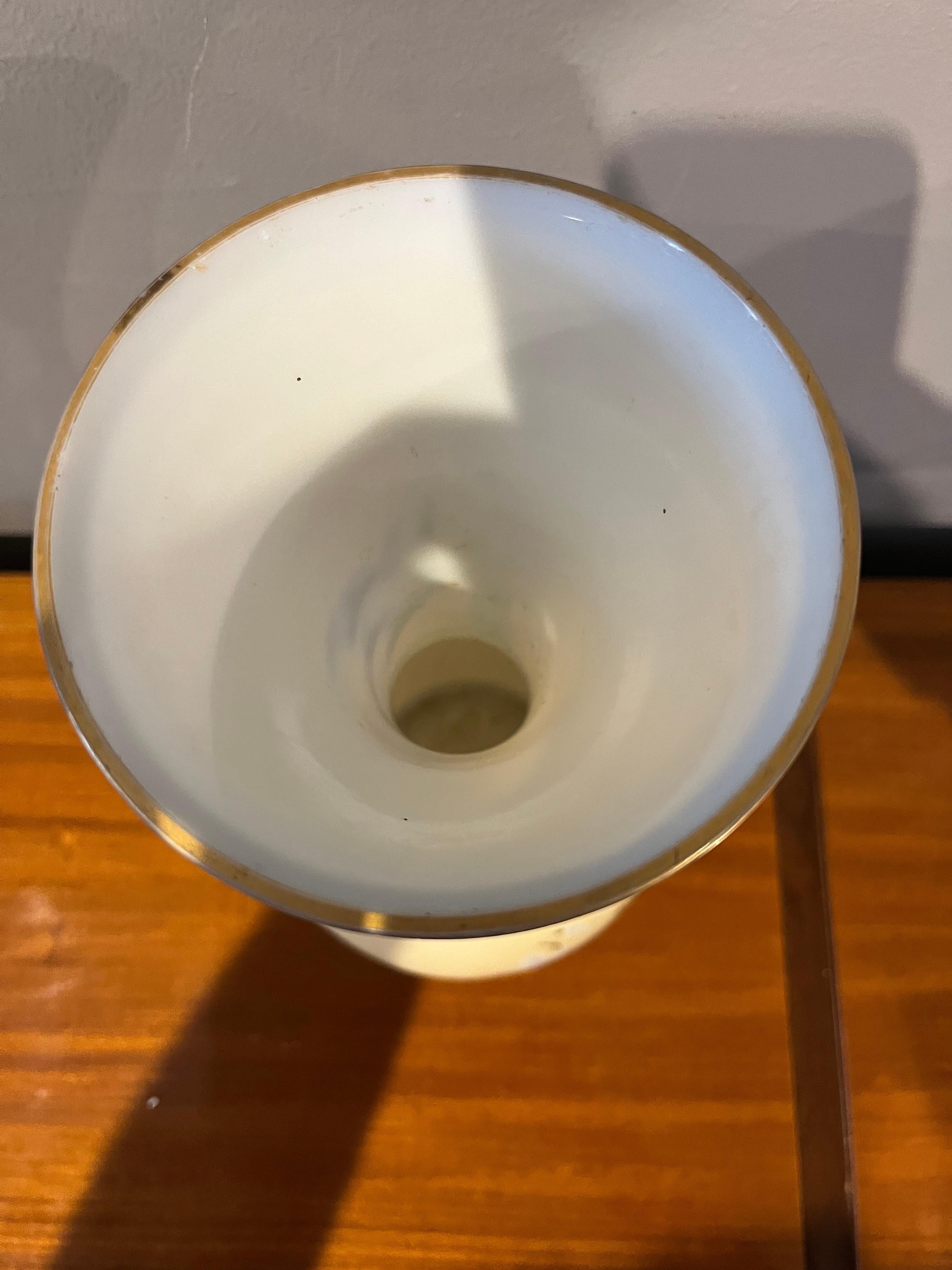 Decorative opaline vase from the late 19th century en vente 4