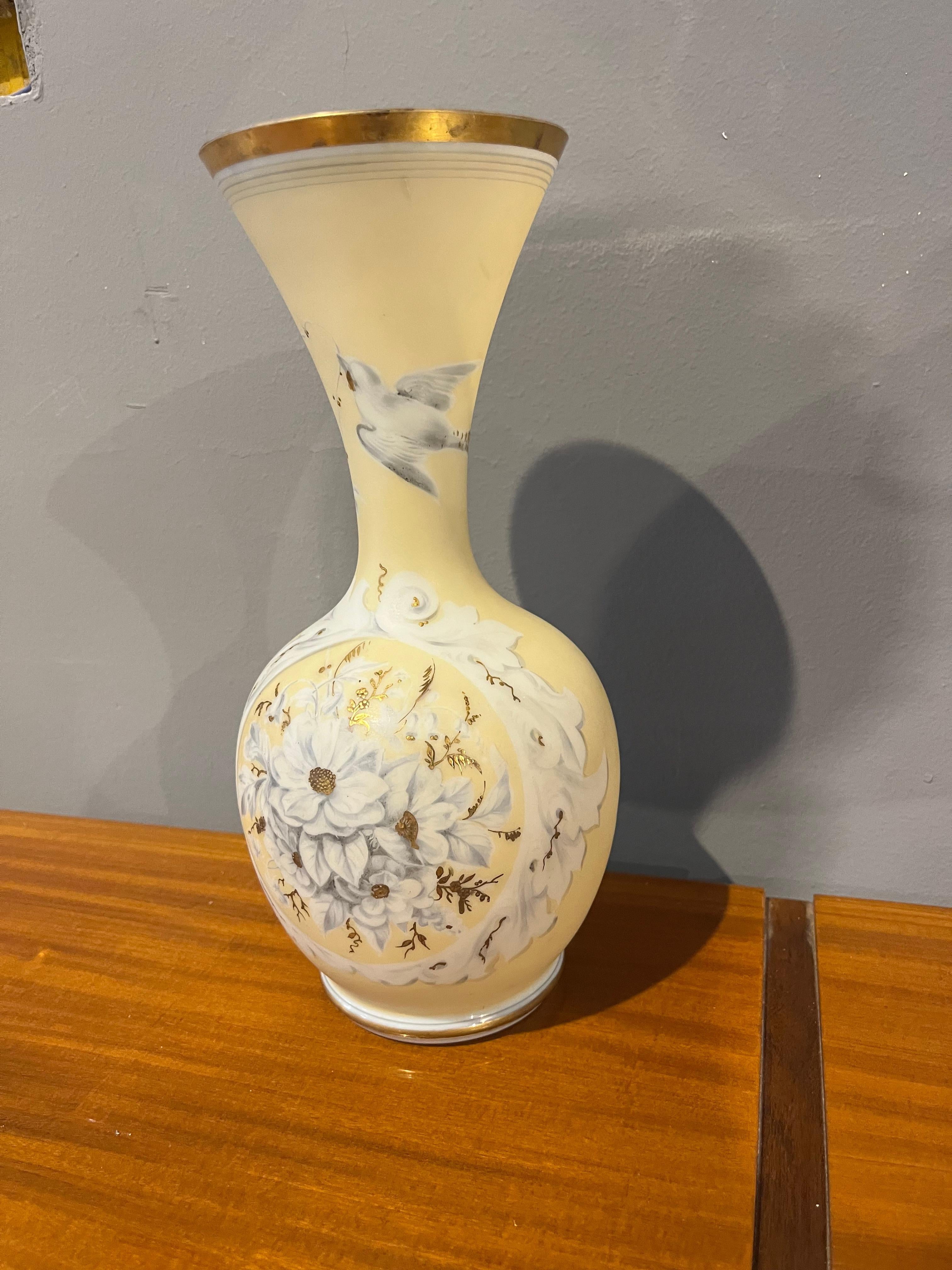 Decorative opaline vase from the late 19th century Bon état - En vente à Catania, IT