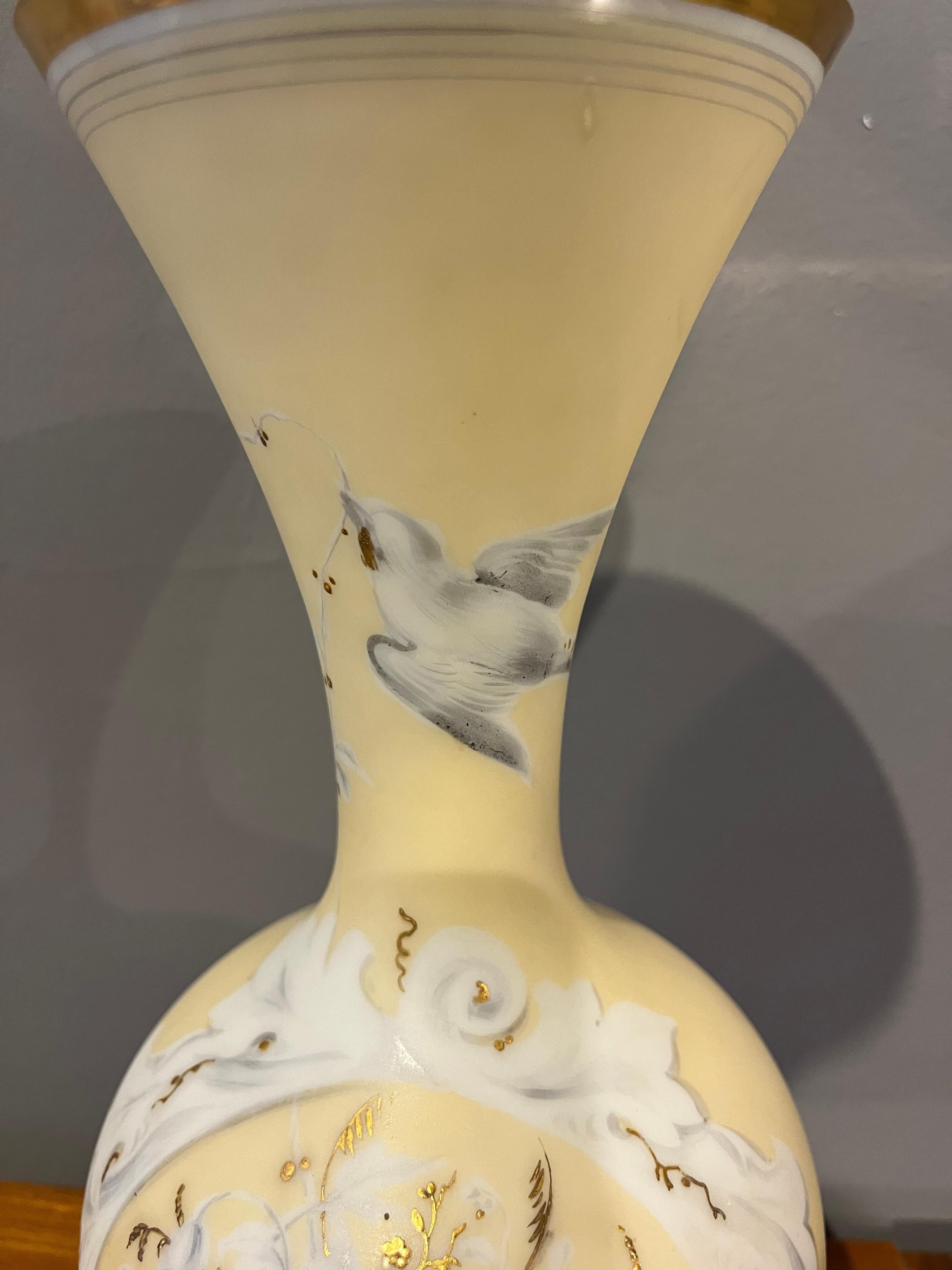 Decorative opaline vase from the late 19th century en vente 1