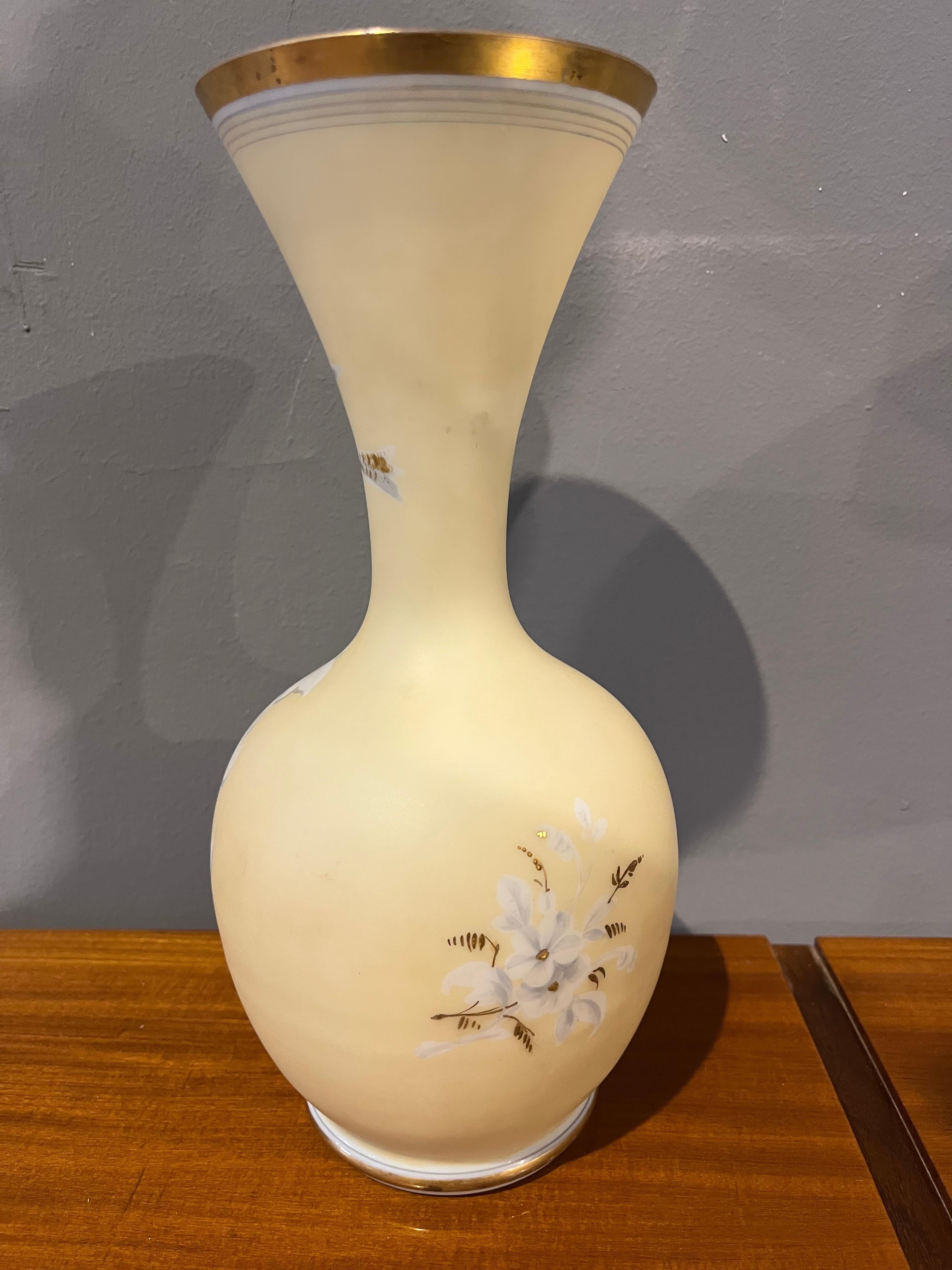 Decorative opaline vase from the late 19th century en vente 2