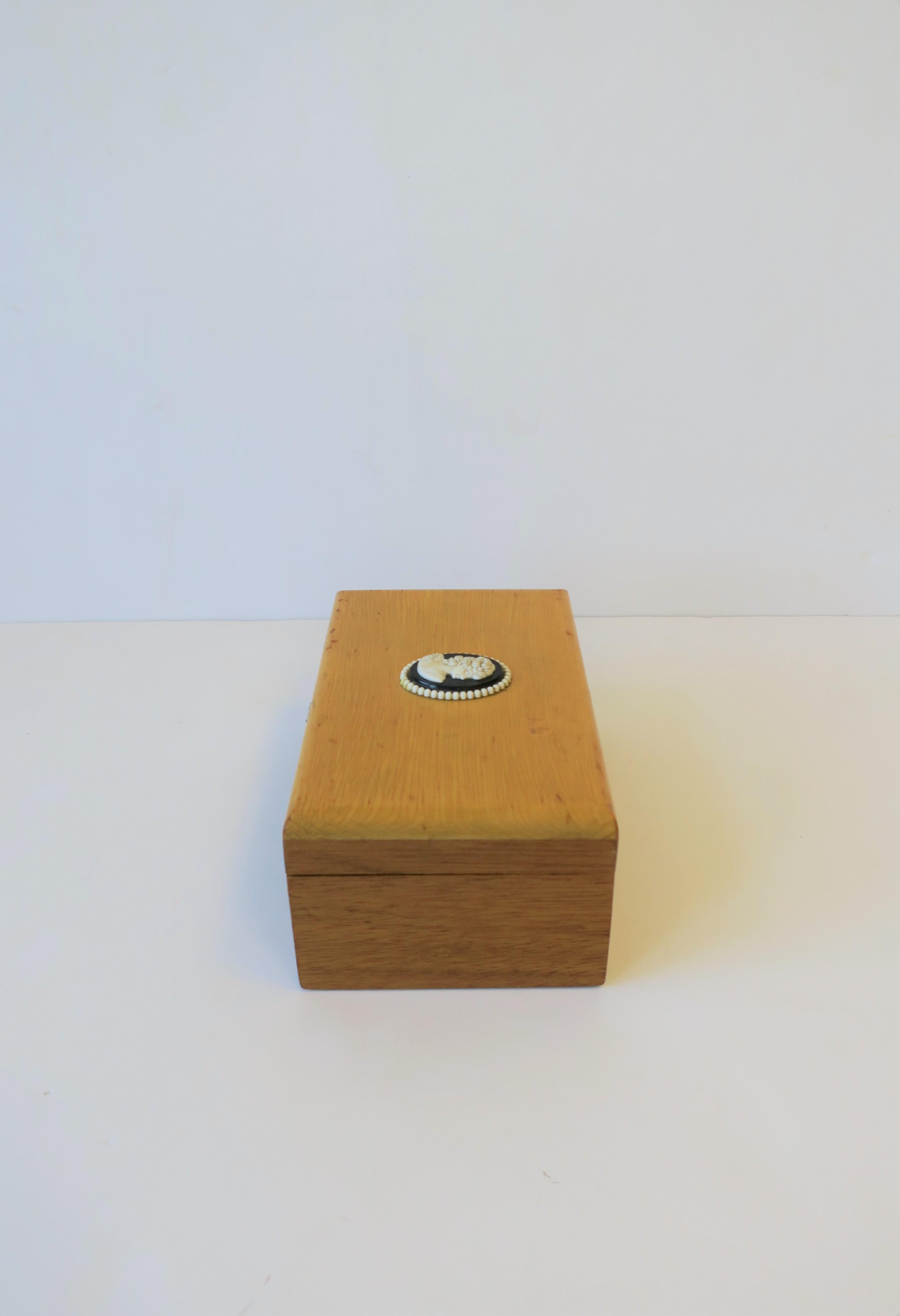 Wood Box with Black and White Cameo Design For Sale