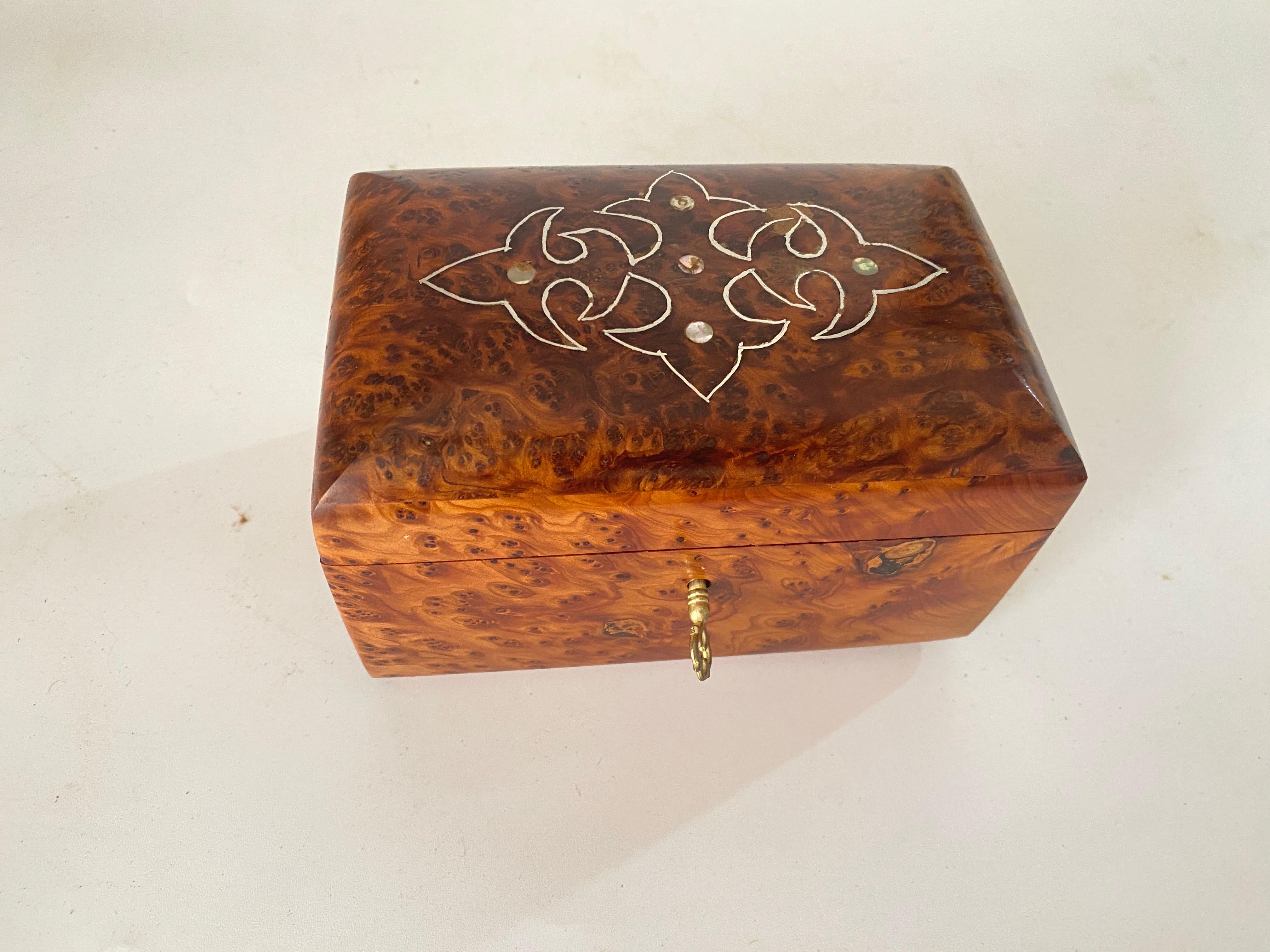 Decorative or Jewelry Burl Wood Box France 1970 Brown Color  For Sale 2