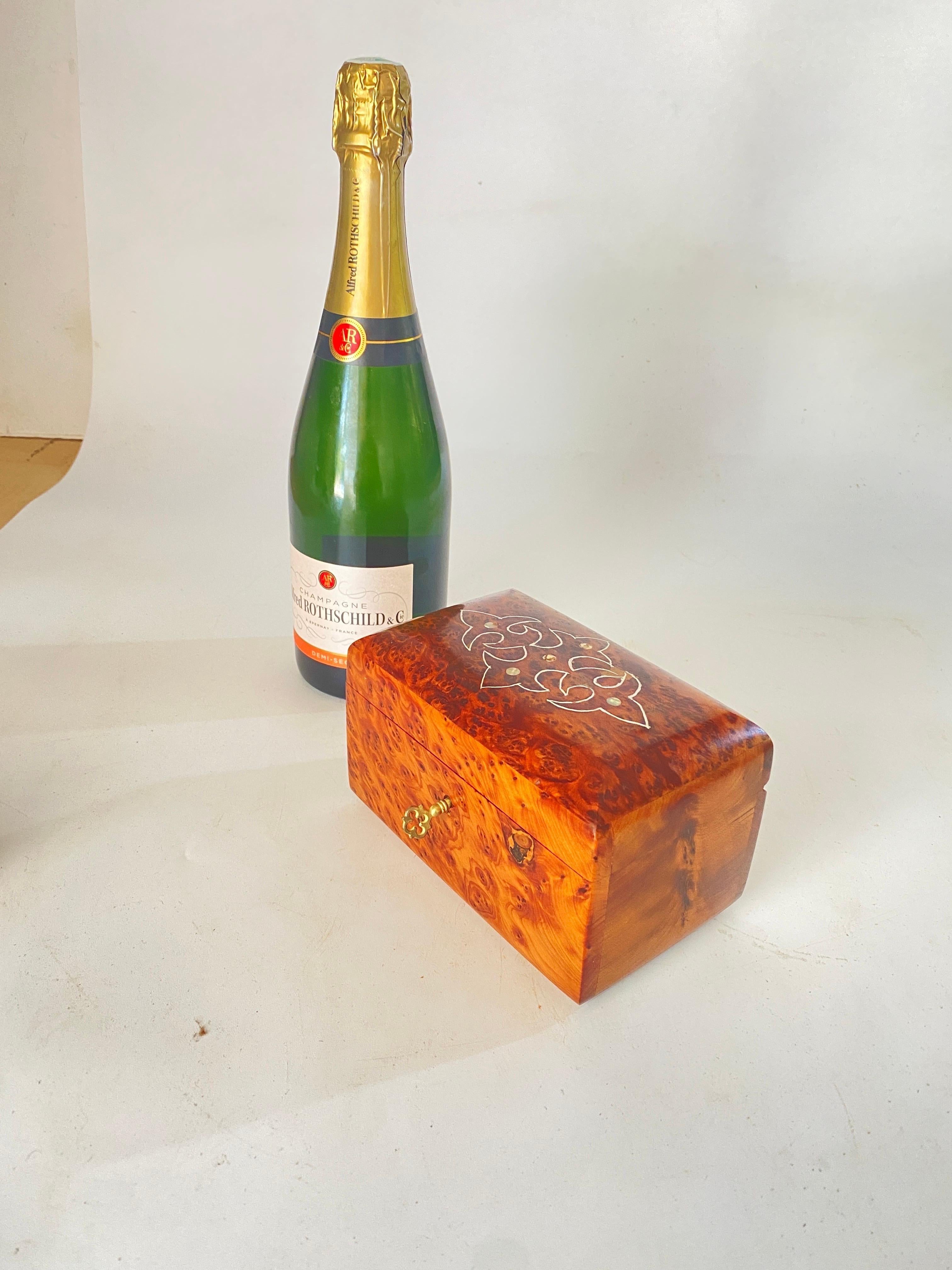 Decorative or Jewelry Burl Wood Box France 1970 Brown Color  For Sale 3