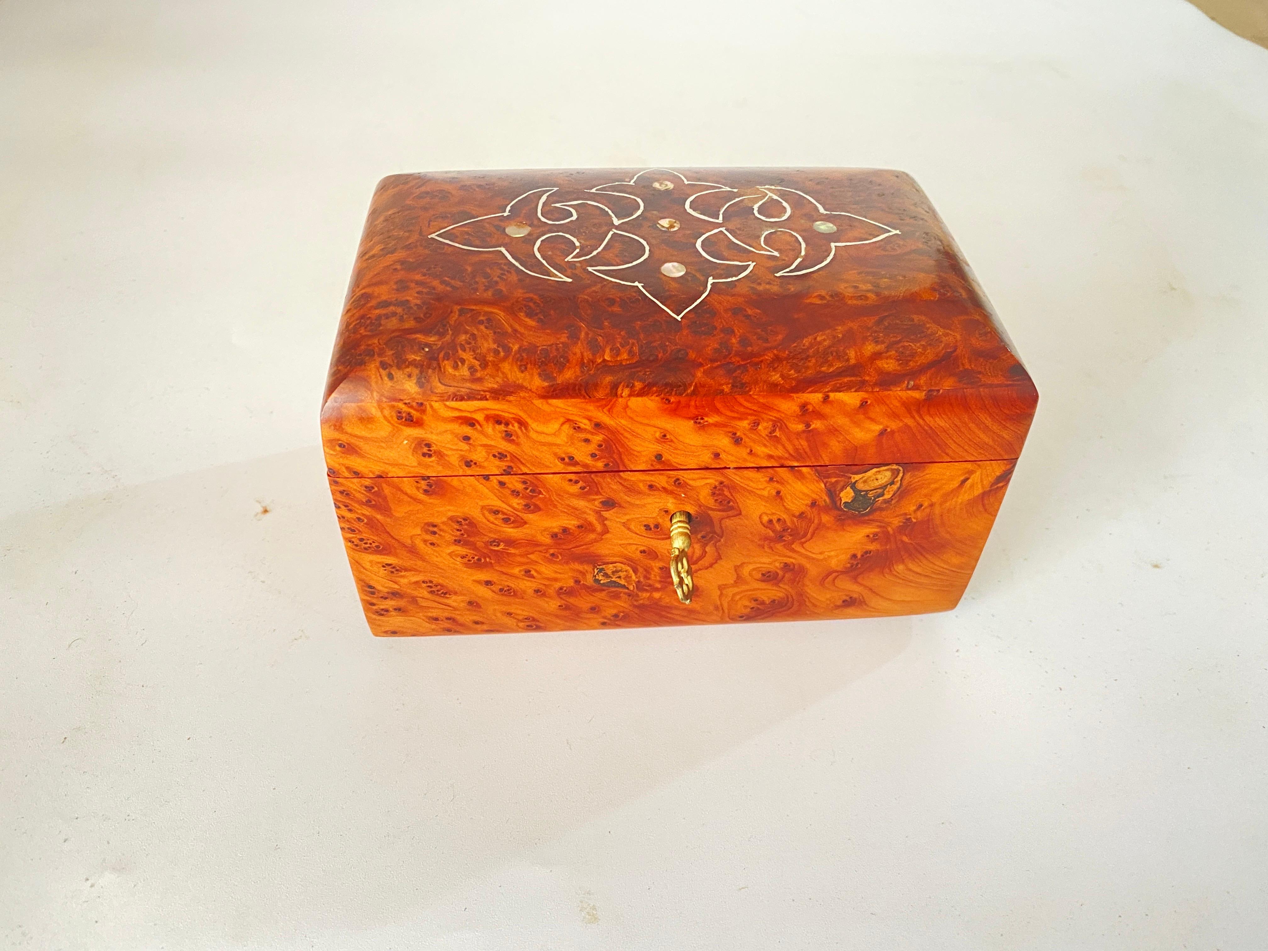 Decorative or Jewelry Burl Wood Box France 1970 Brown Color  For Sale 4