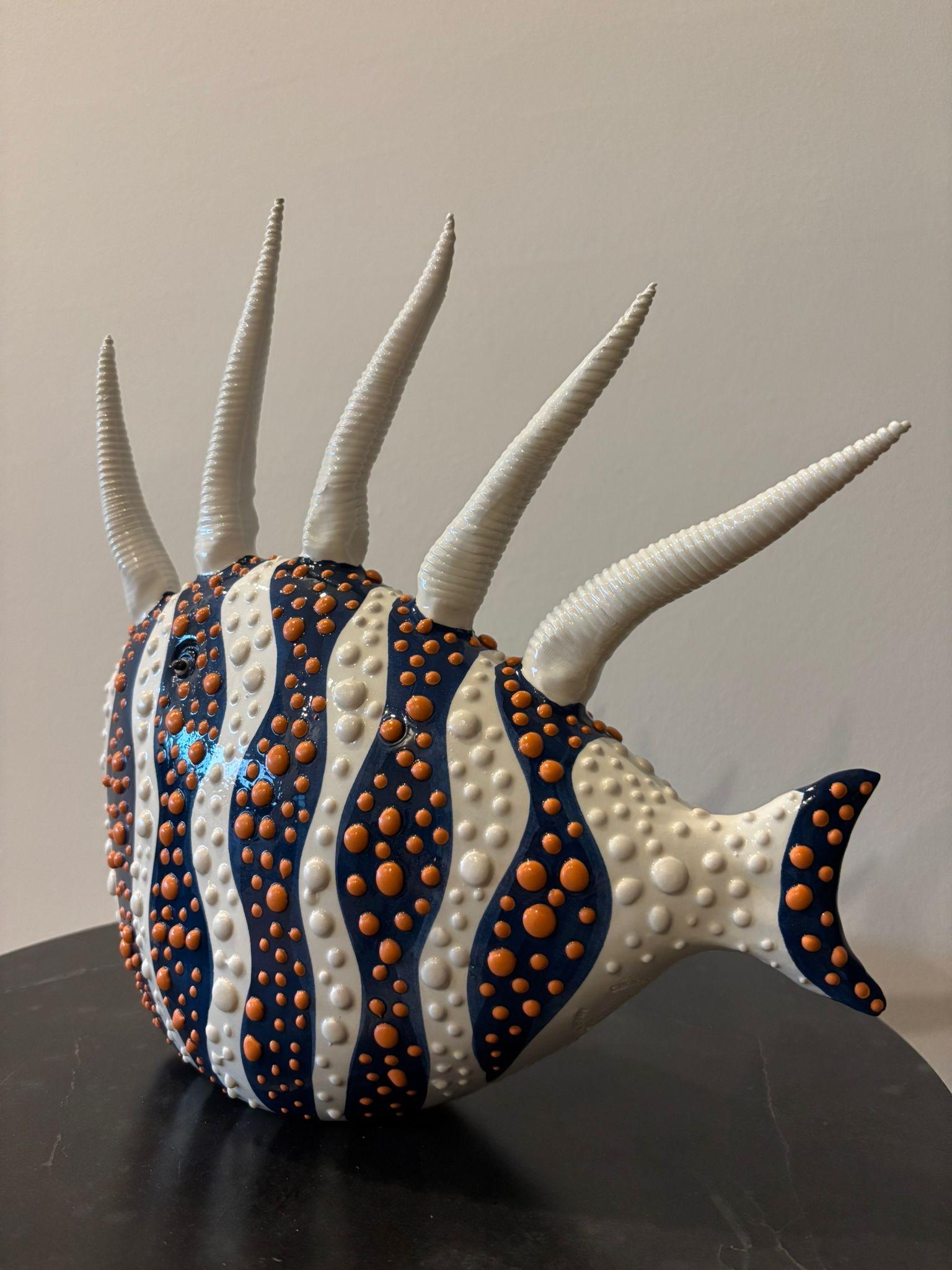 Poisson. Design/One en céramique décorative. Fabriqué à la main en Italie. Sur mesure. 2025 en vente 2