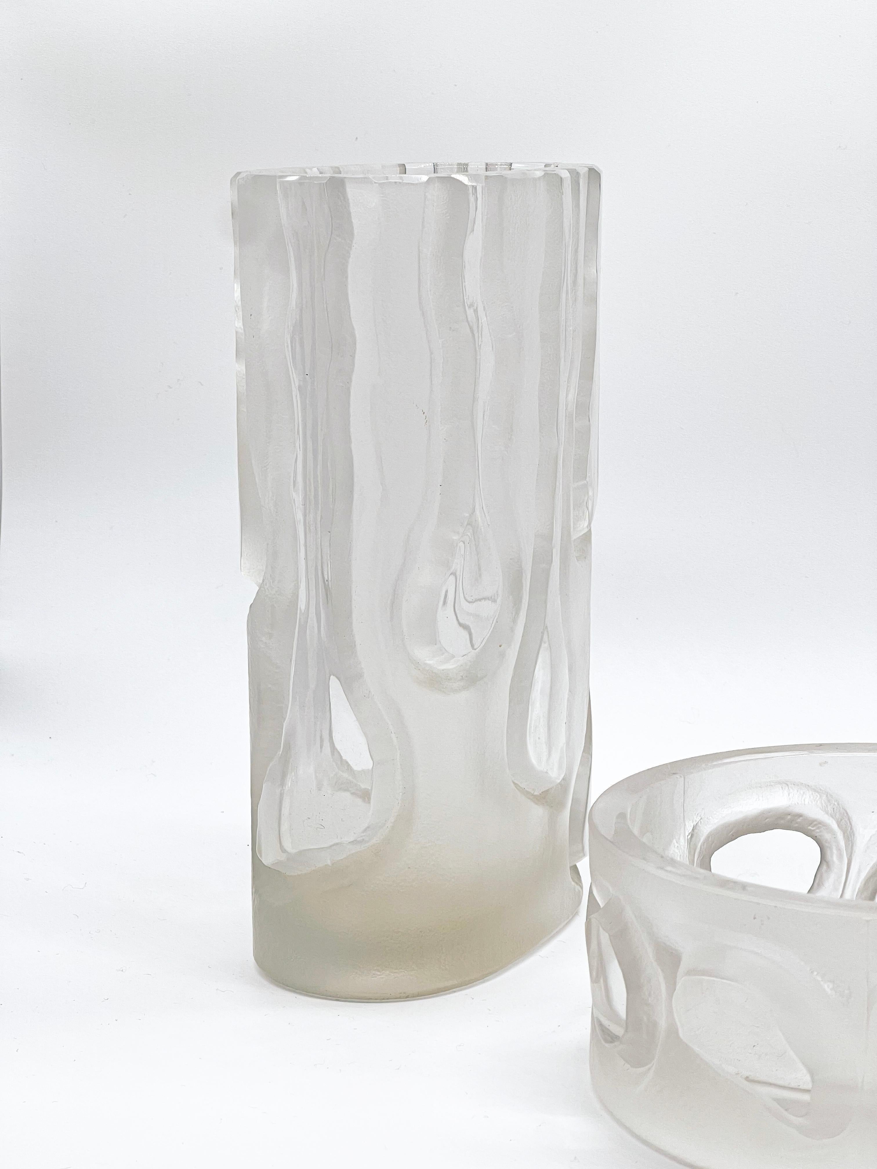 Decorative Organic Glass Vases, set of two engraved sculptural pieces, vintage In Good Condition For Sale In Milano, IT