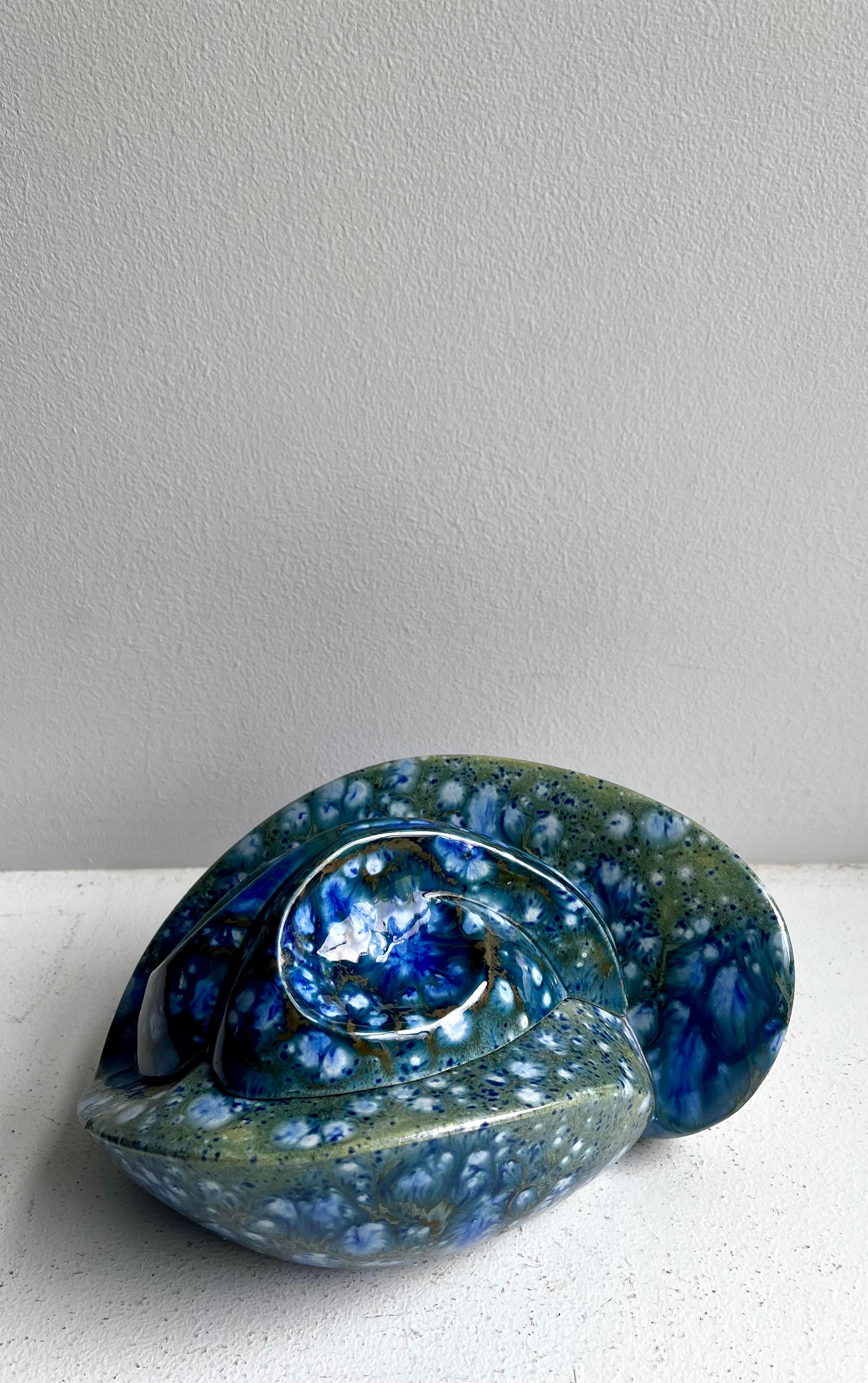 Dekorative Bio-Deckelschale von Mary Hilkemeier, 1977 im Zustand „Gut“ im Angebot in Philadelphia, PA