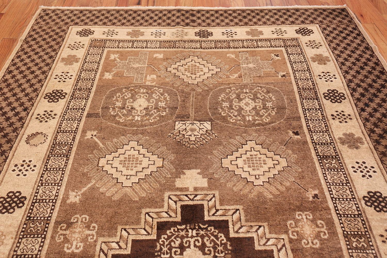 Tapis oriental antique Khotan. Taille : 6 pieds 7 po. x 11 pieds 7 po. en vente 3