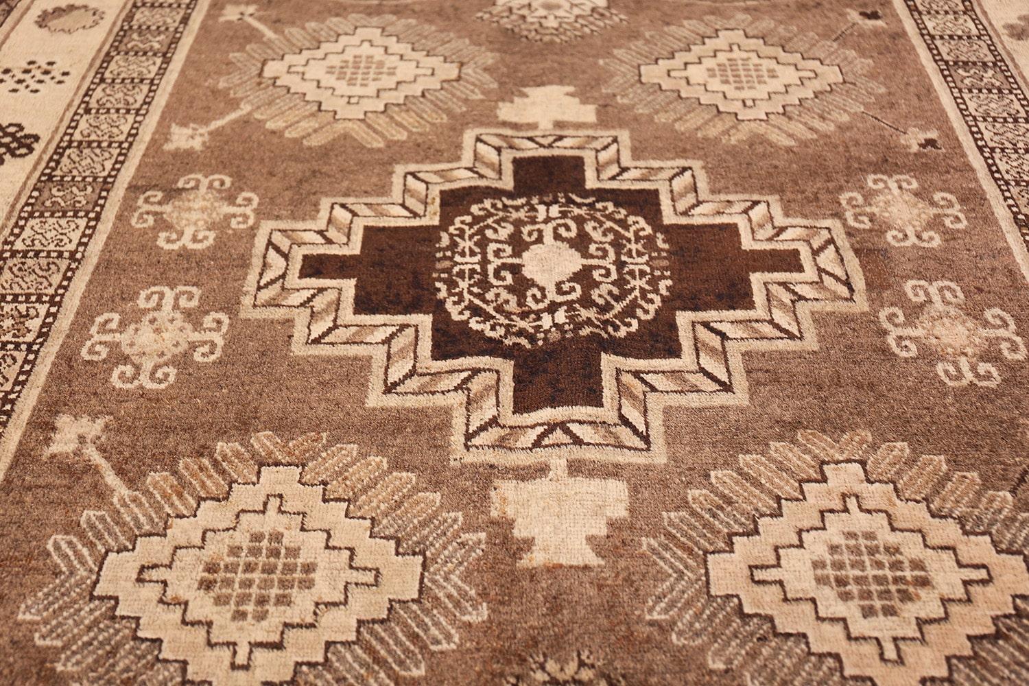Orientalischer antiker Khotan-Teppich. Größe: 204,22 m x 356,62 m (Ostturkestanisch) im Angebot