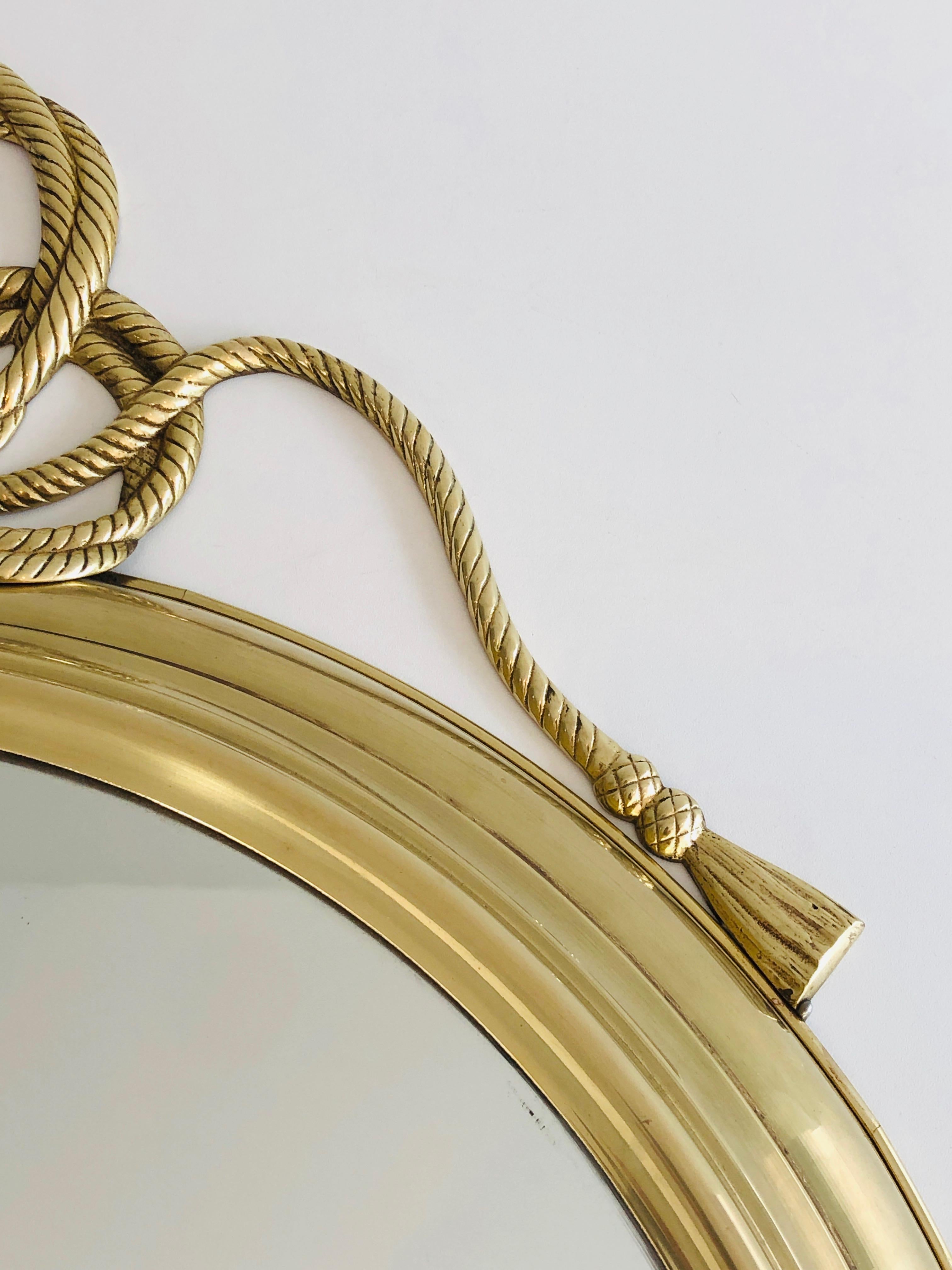 Specchio decorativo ovale in ottone con grandi noduli sulla parte superiore in vendita 9