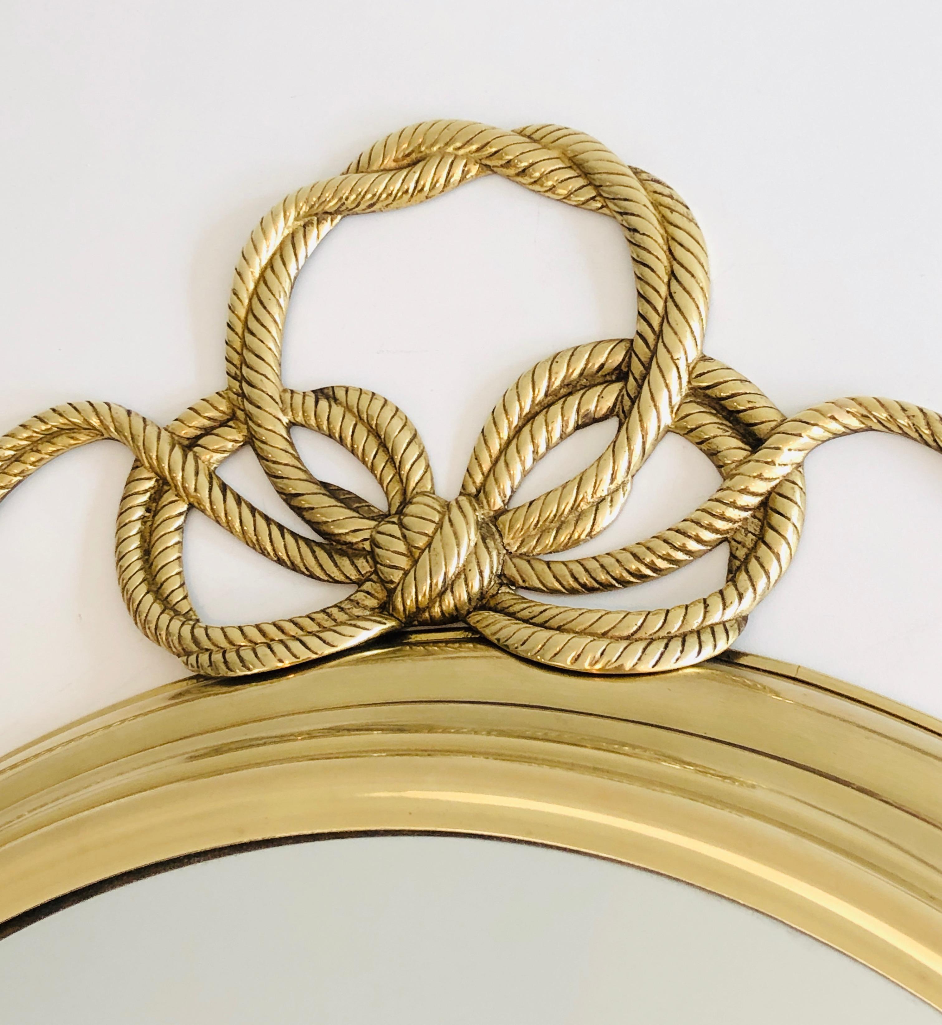 Specchio decorativo ovale in ottone con grandi noduli sulla parte superiore In condizioni buone in vendita a Marcq-en-Barœul, Hauts-de-France