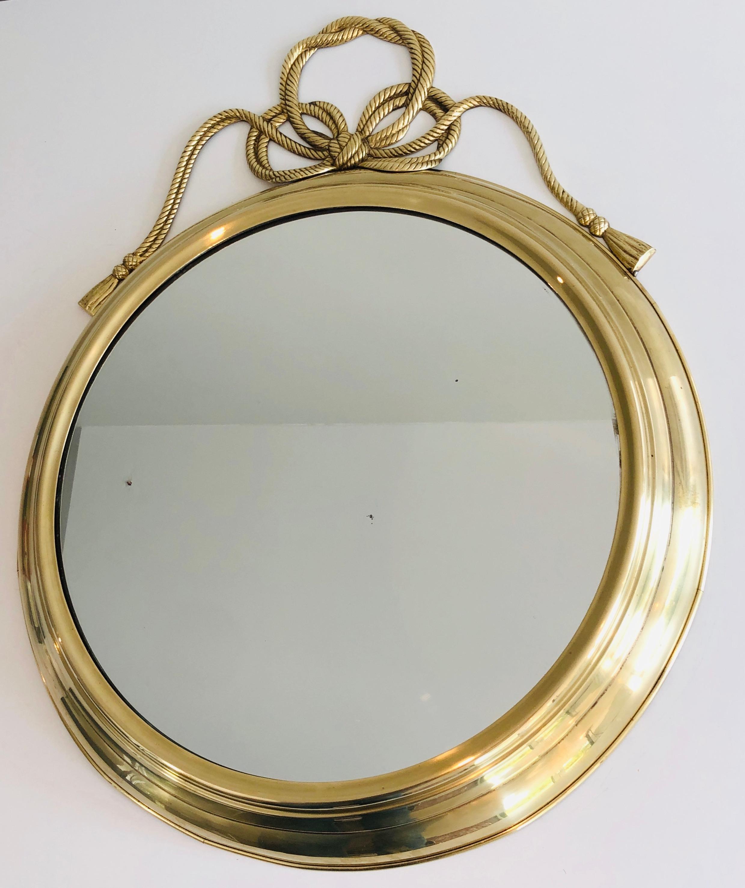 Specchio decorativo ovale in ottone con grandi noduli sulla parte superiore in vendita 1