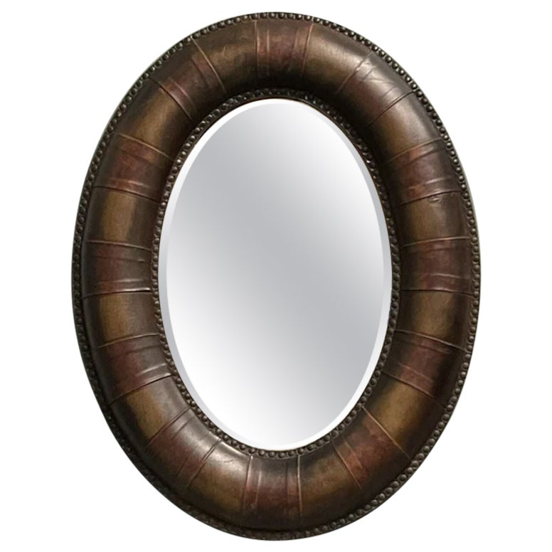 Miroir mural décoratif ovale en cuir clouté marron avec coussin
