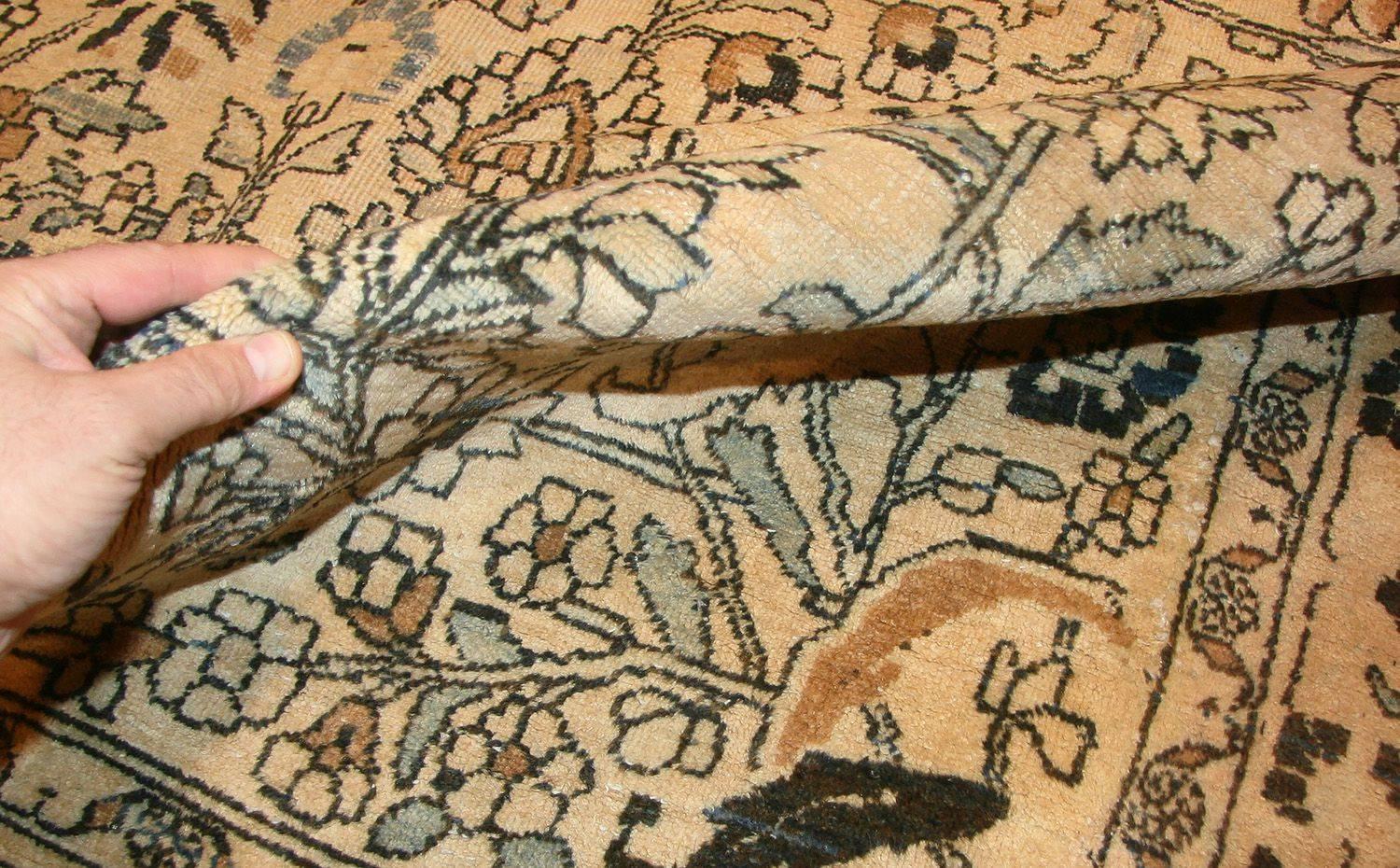 Tapis persan ancien du Khorassan. Taille : 14 ft 4 in x 28 ft Excellent état - En vente à New York, NY