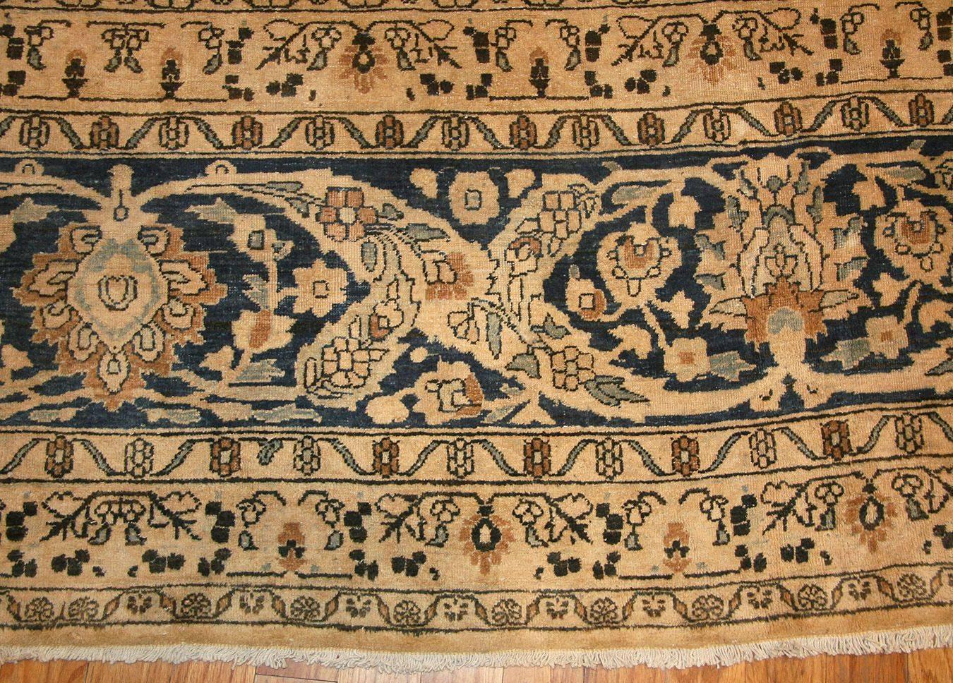 Tapis persan ancien du Khorassan. Taille : 14 ft 4 in x 28 ft en vente 1