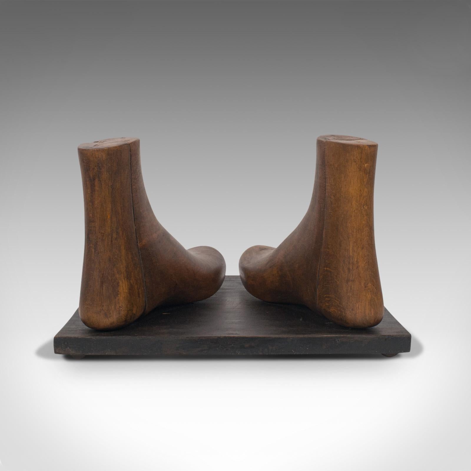 Dekoratives Paar antiker Schuhträger, englisch, Buche, ausgestellt, Edwardian, 1910 (Buchenholz) im Angebot