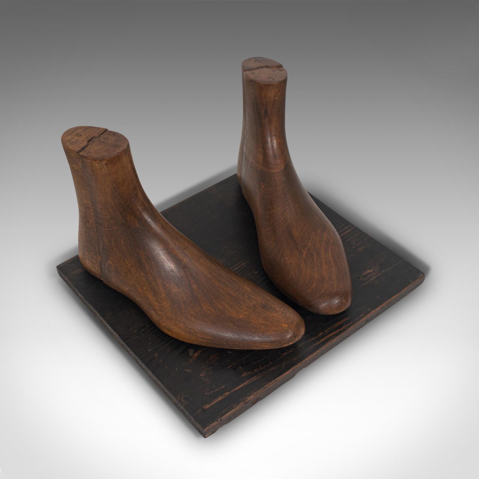 Dekoratives Paar antiker Schuhträger, englisch, Buche, ausgestellt, Edwardian, 1910 im Angebot 1