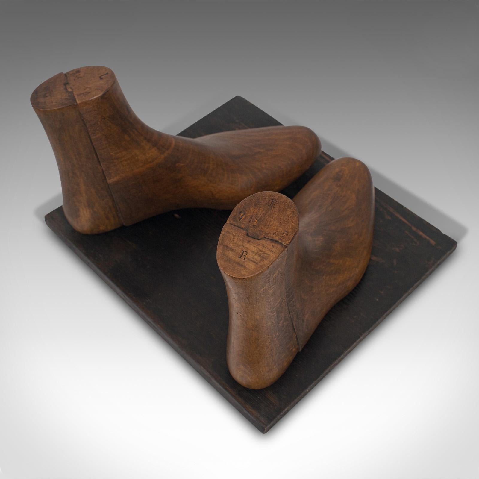 Dekoratives Paar antiker Schuhträger, englisch, Buche, ausgestellt, Edwardian, 1910 im Angebot 3