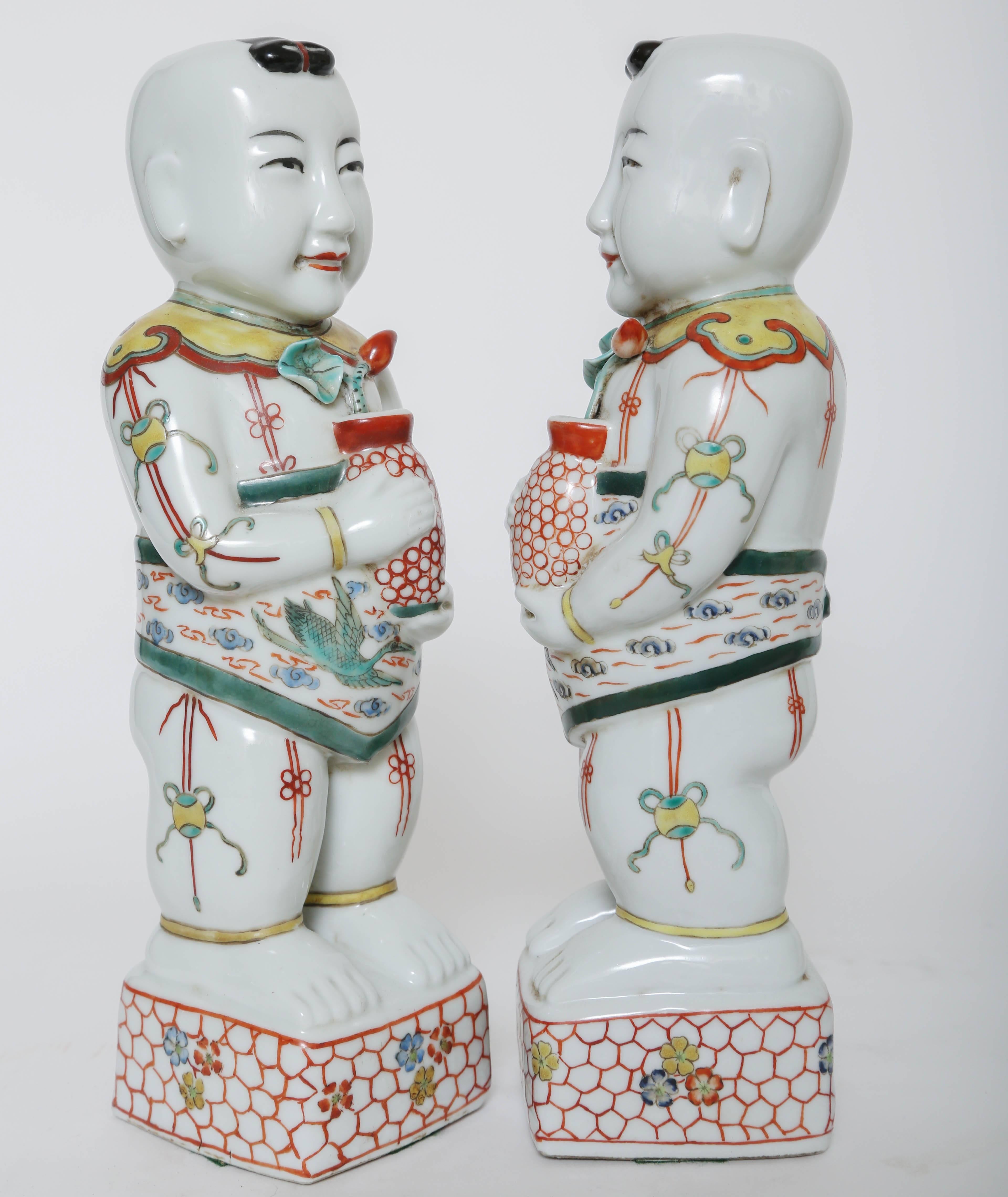 Hand-Painted Decorative Pair of Chinese Export 