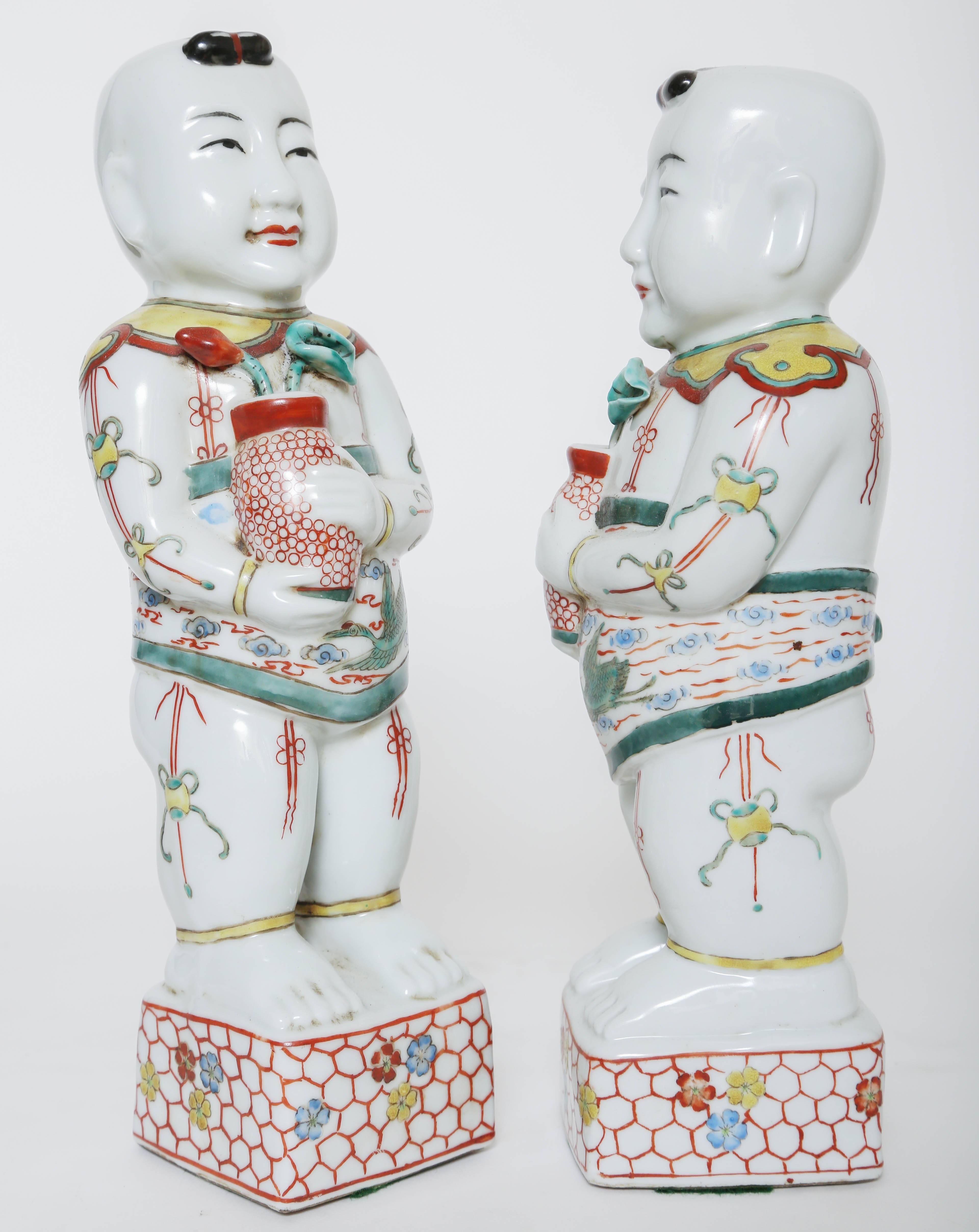 Porcelain Decorative Pair of Chinese Export 