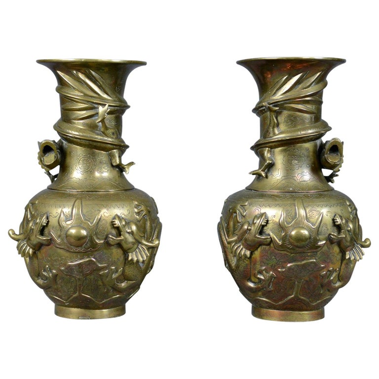 Decorative Pair of Chinese Vases in Bronze, Dragons, 20th Century