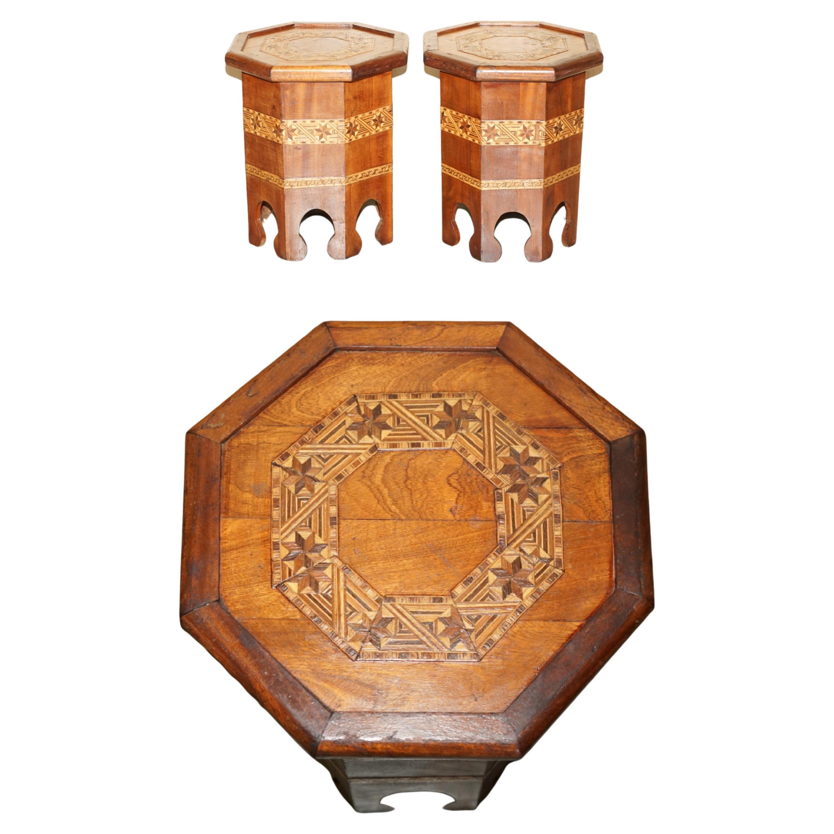 DECORATIVE PAIR OF LIBERTY of London MOROCCAN INLAY SIDE END LAMP WINE TABLES en vente
