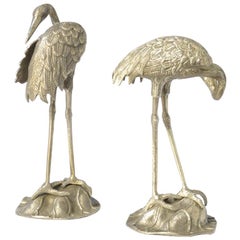 Paire de sculptures décoratives d'oiseaux grues en laiton nickelé