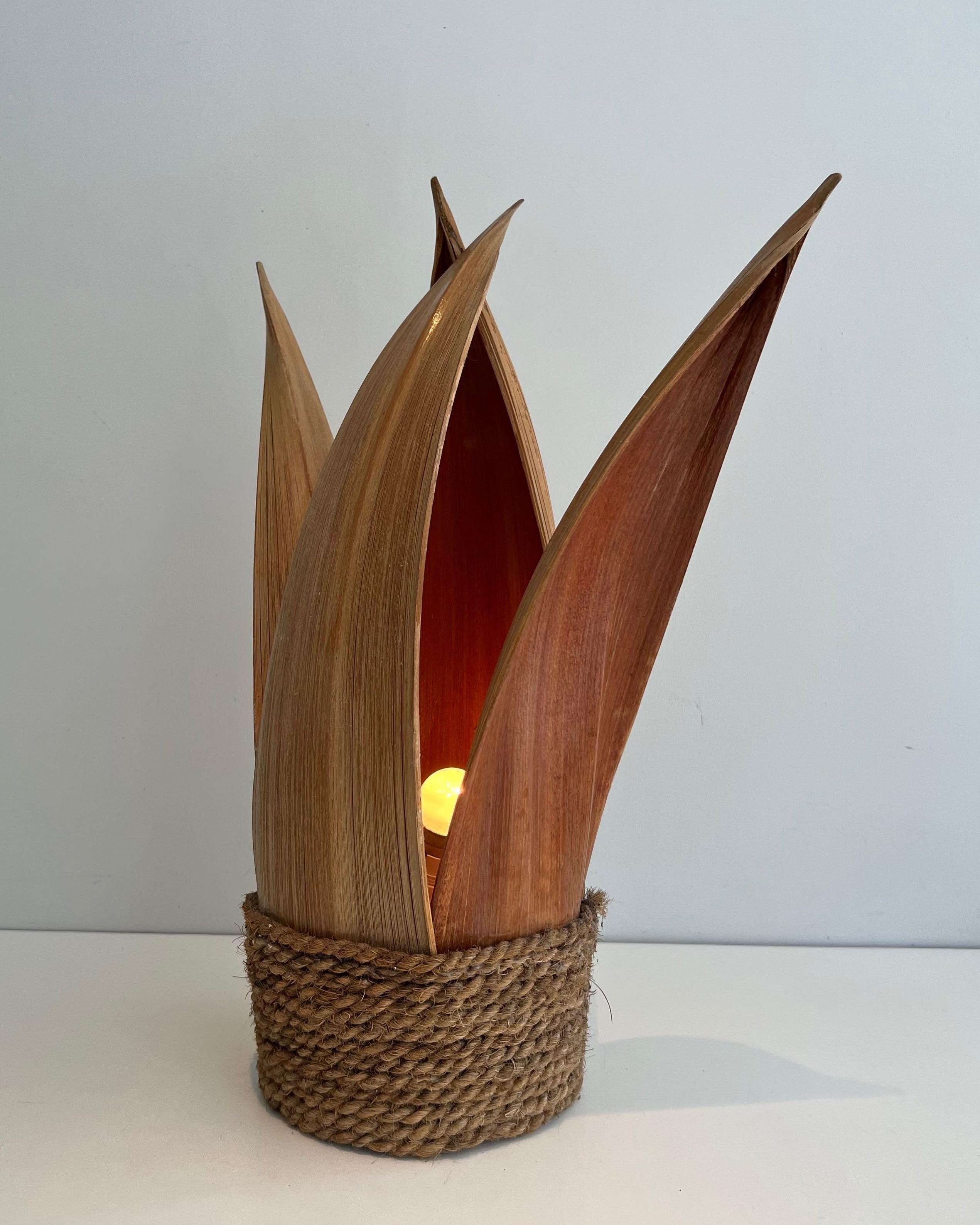Lampe de table décorative en forme de palmier et de corde. Il s'agit d'un ouvrage français. Circa 1970 en vente 5