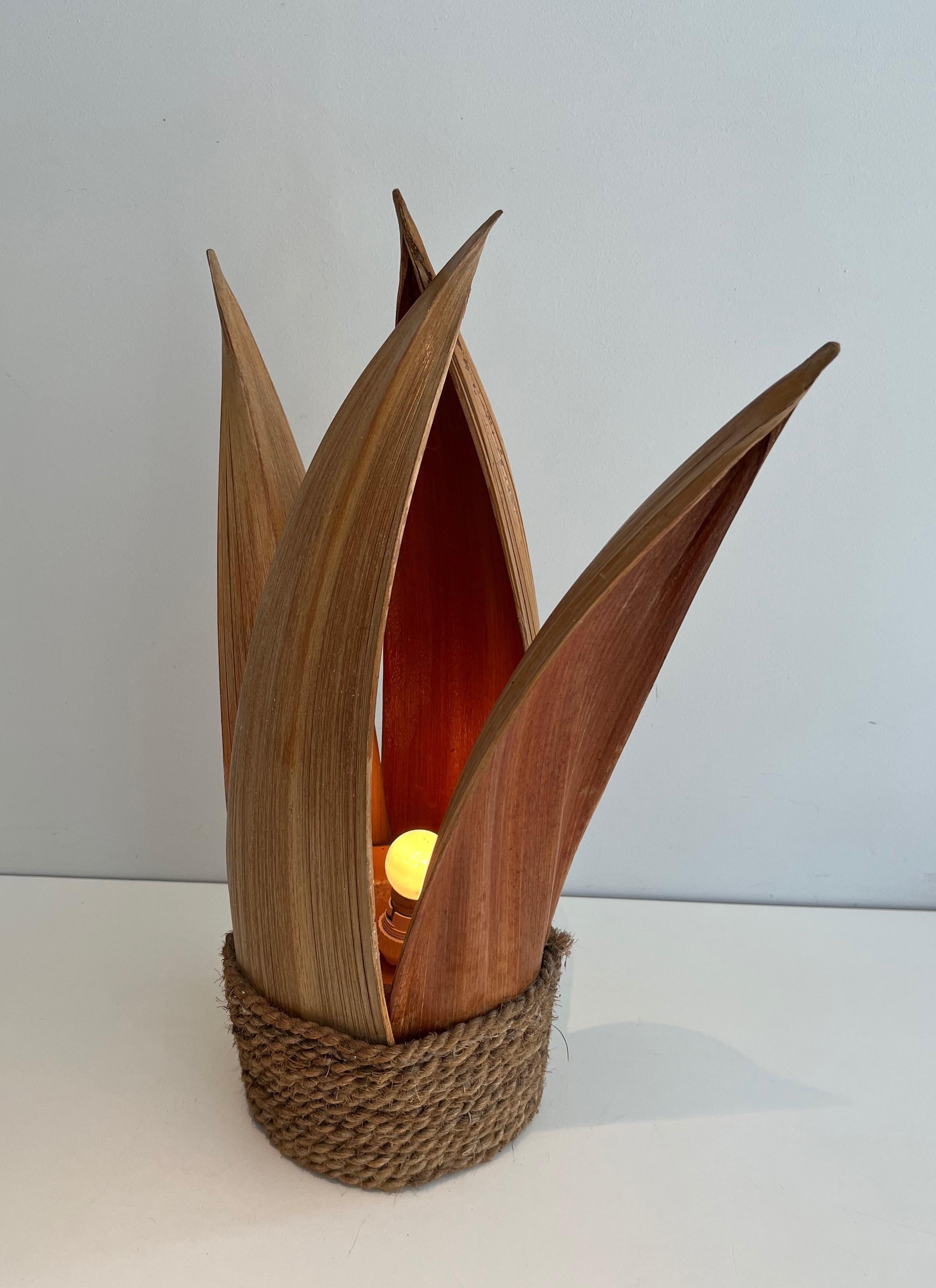 Lampe de table décorative en forme de palmier et de corde. Il s'agit d'un ouvrage français. Circa 1970 en vente 6