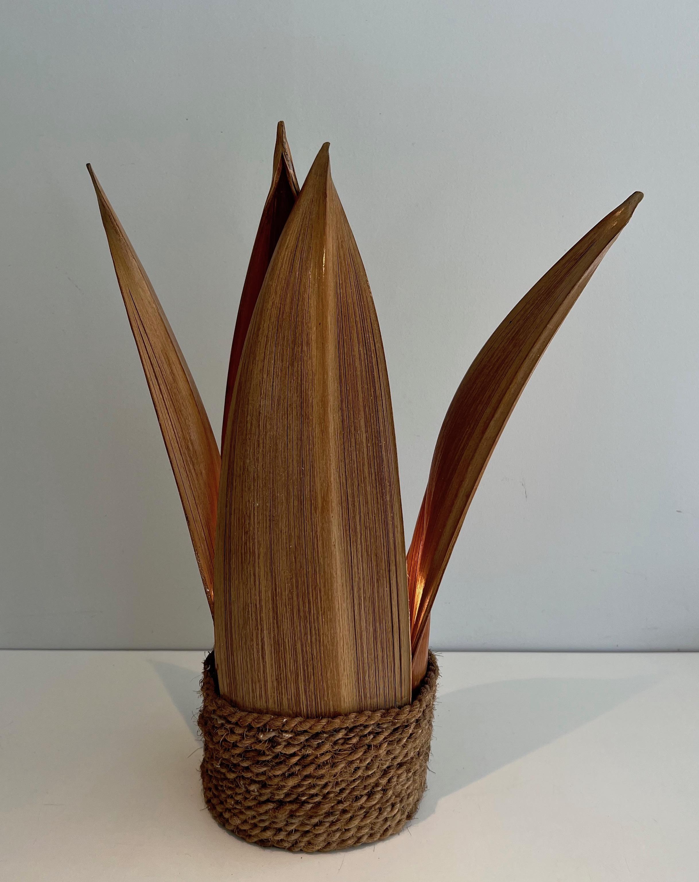 Mid-Century Modern Lampe de table décorative en forme de palmier et de corde. Il s'agit d'un ouvrage français. Circa 1970 en vente
